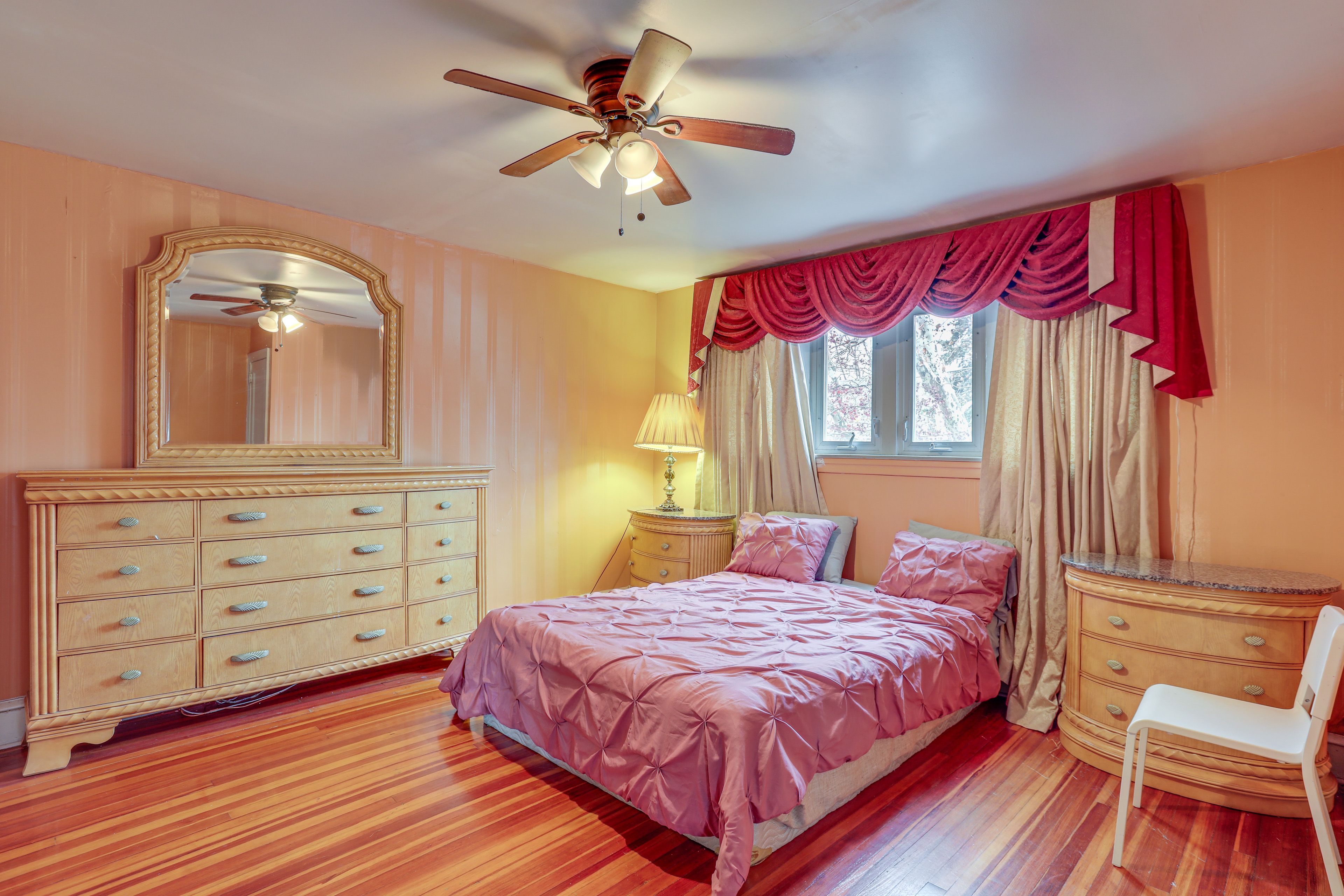 Bedroom 1 | Queen Bed | 2nd Floor