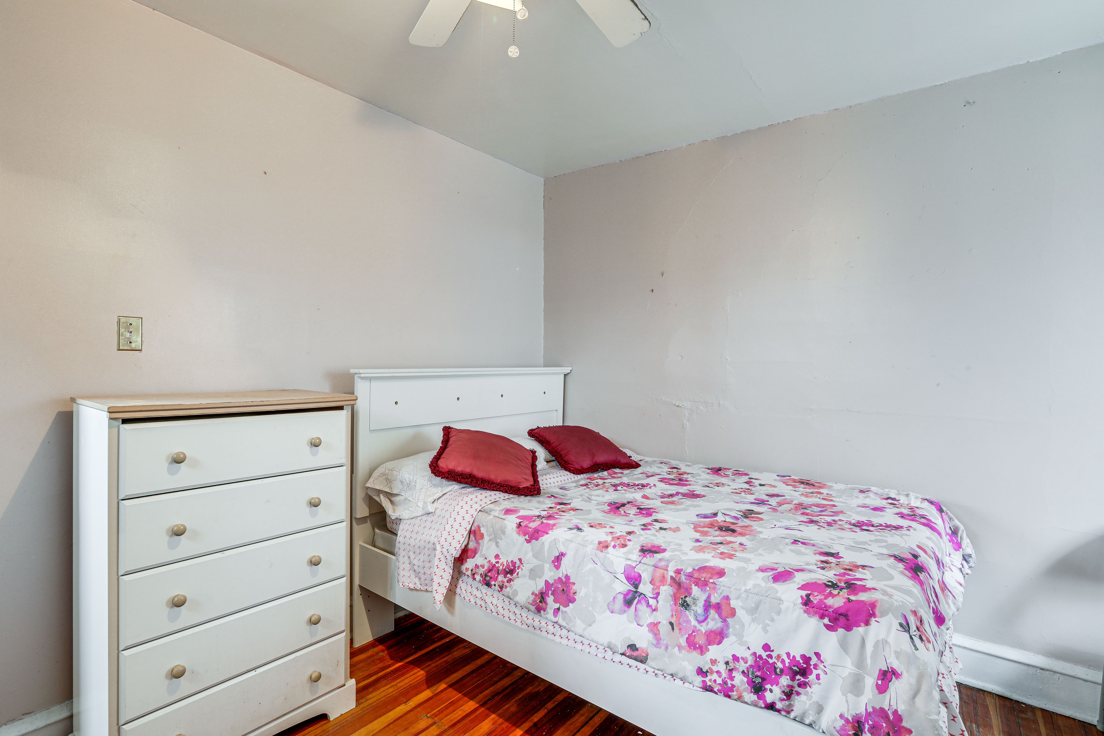 Bedroom 3 | Queen Bed | Smart TV | 2nd Floor