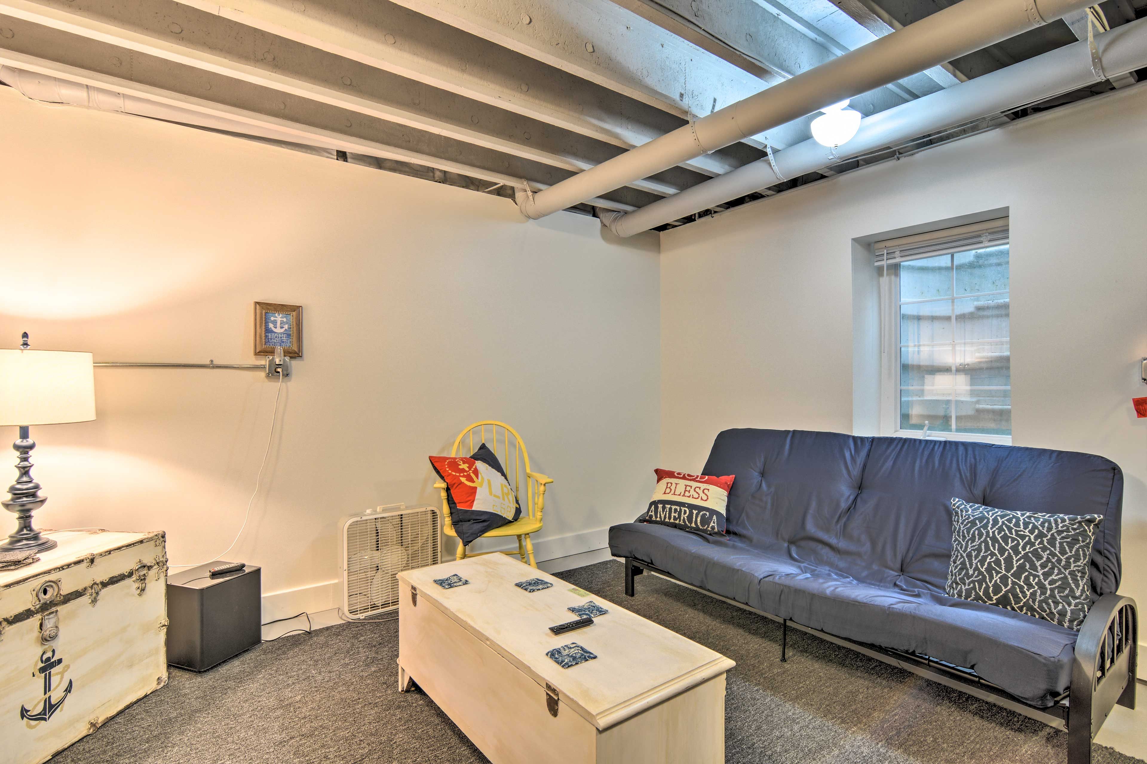 Basement | 2 Futons