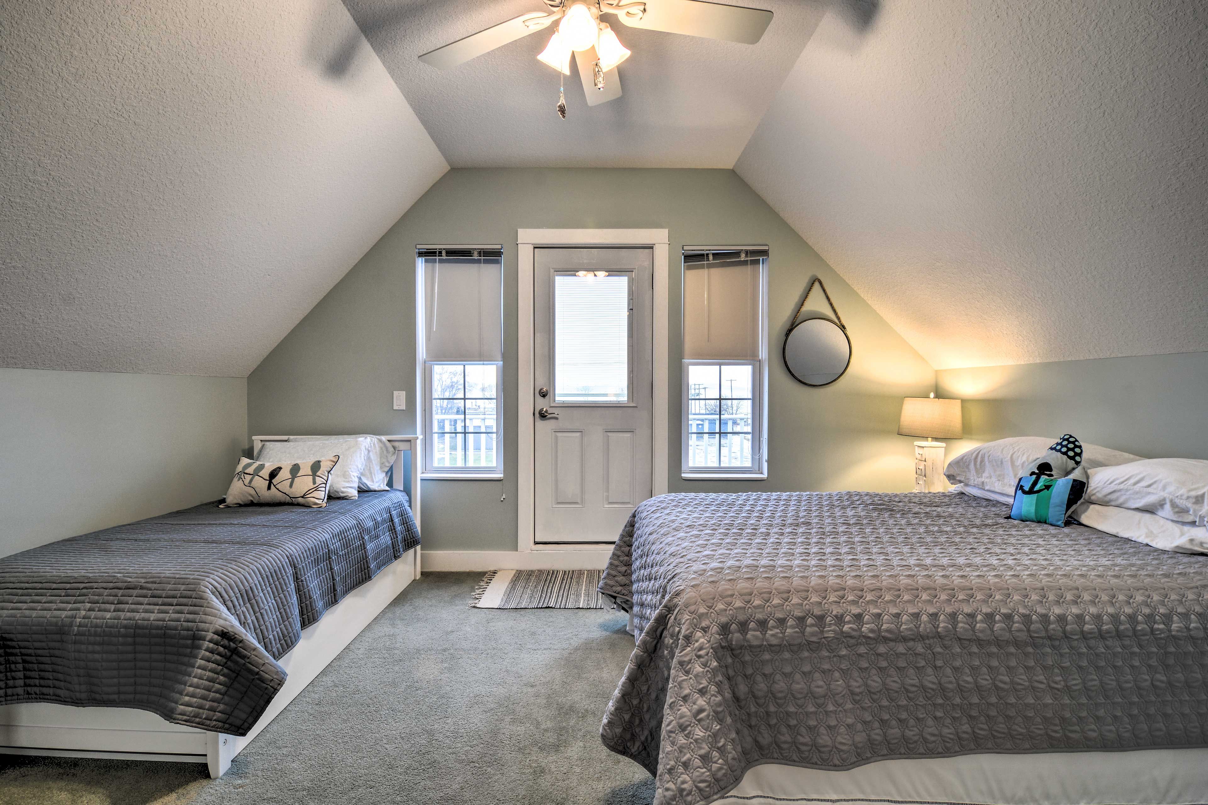 Bedroom 1 | Queen Bed | Twin Bed