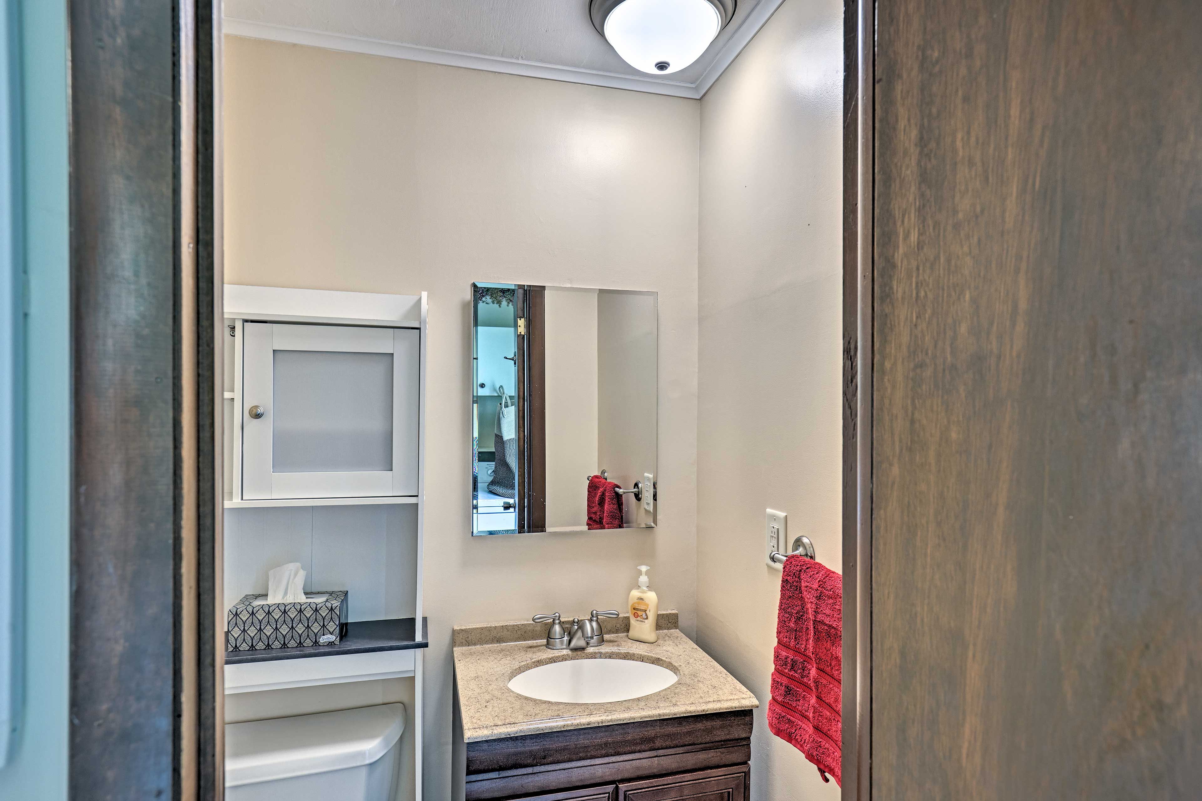 Half Bathroom | 1st Floor | Complimentary Toiletries