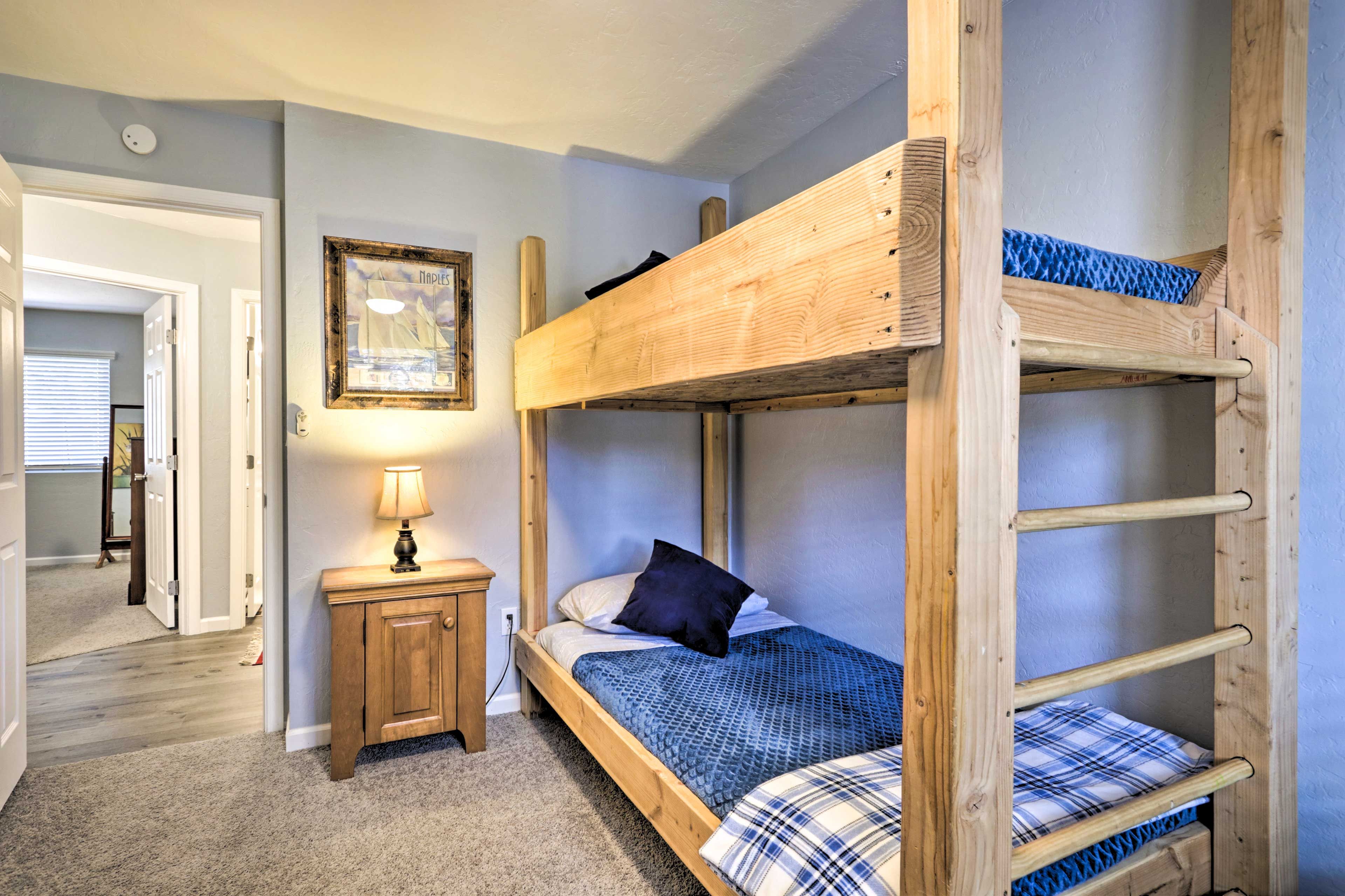 Bedroom 3 | Writing Desk