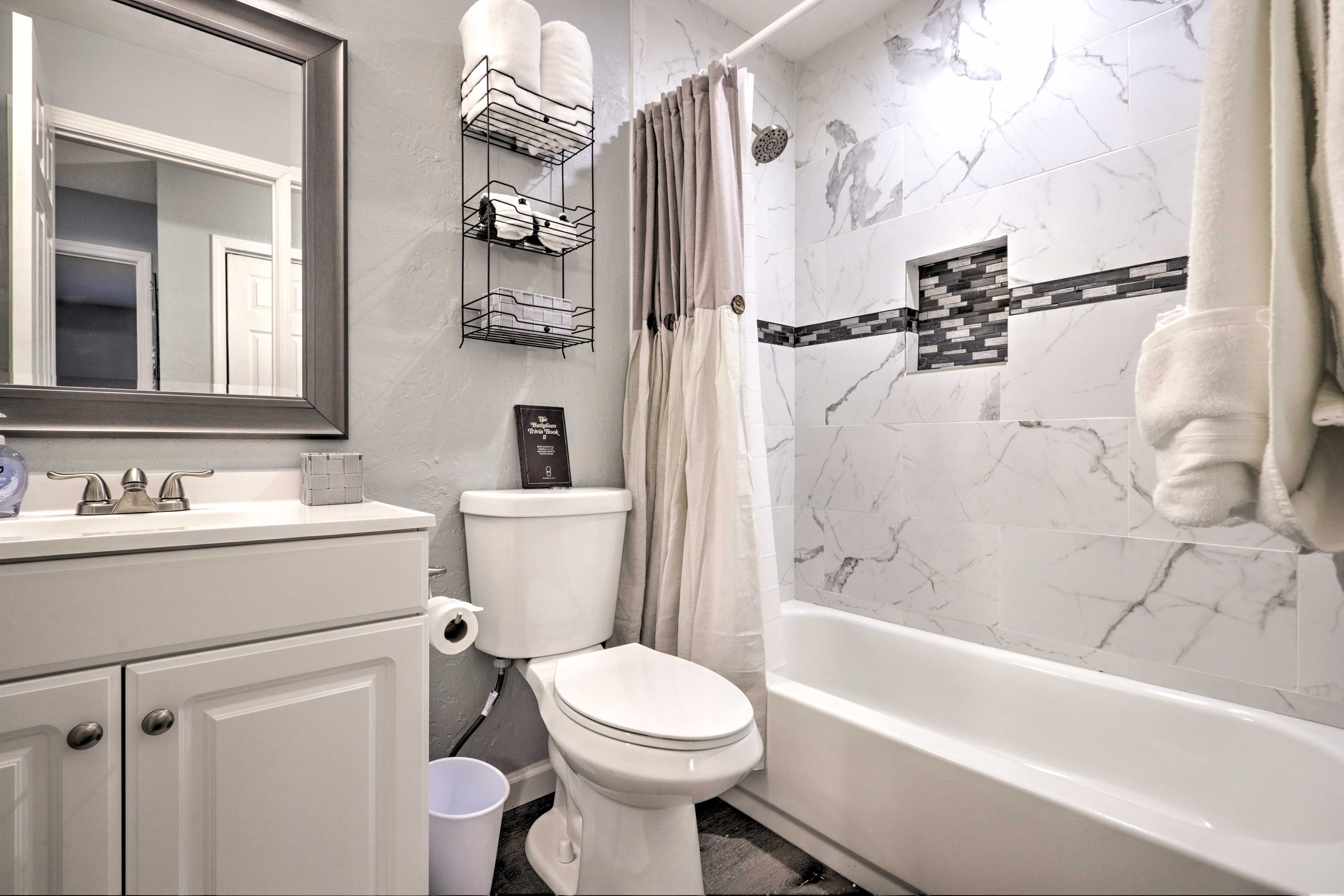 Full Bathroom | Complimentary Toiletries