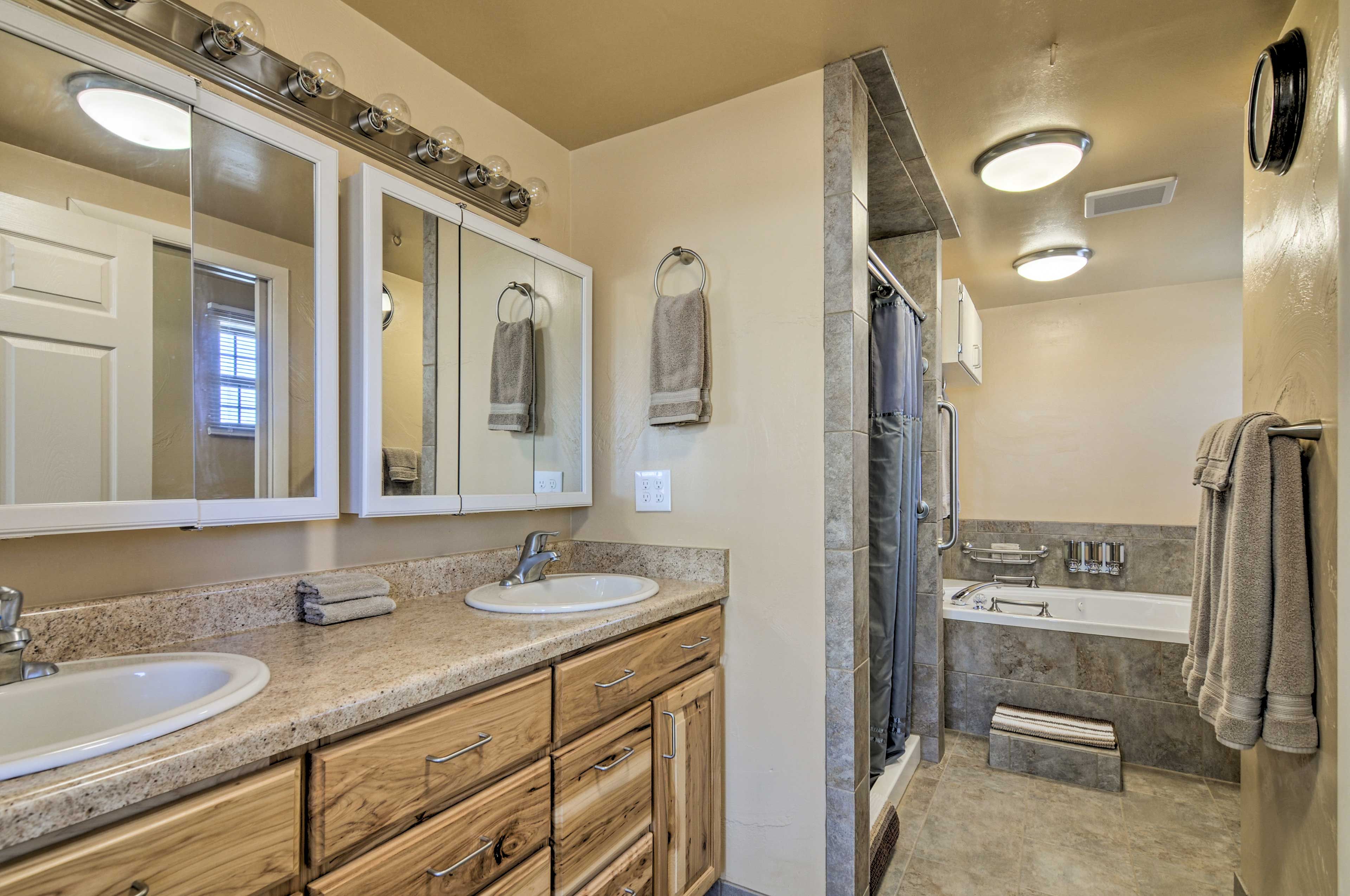 Full Bathroom | Complimentary Toiletries