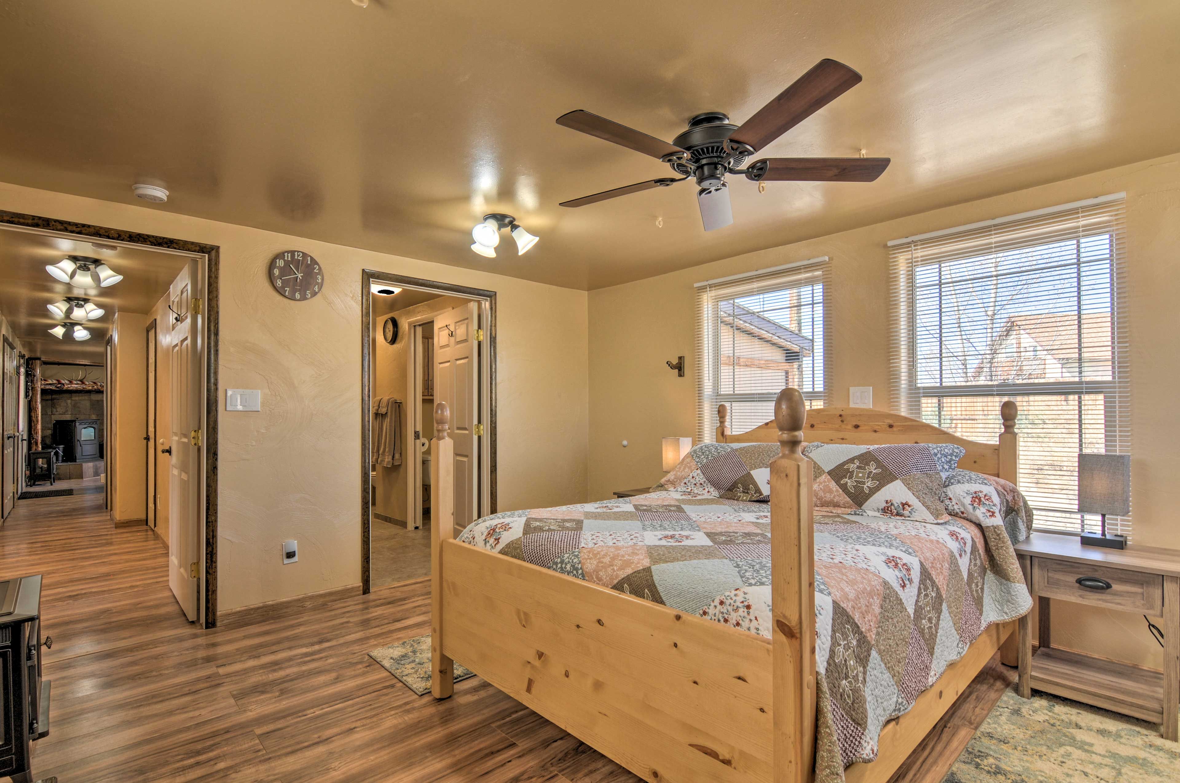 Bedroom | Queen Bed