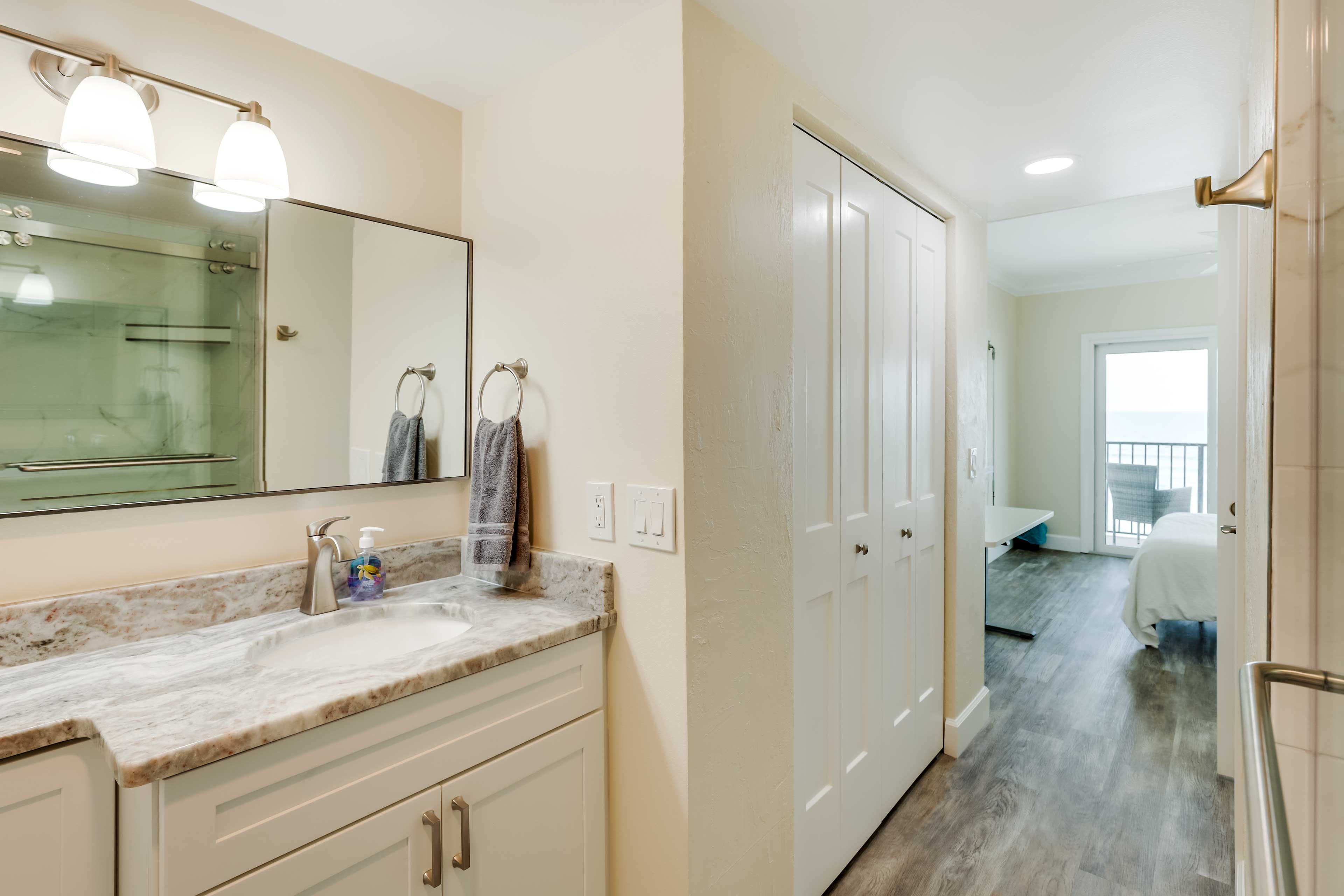 Full Bathroom | Towels Provided