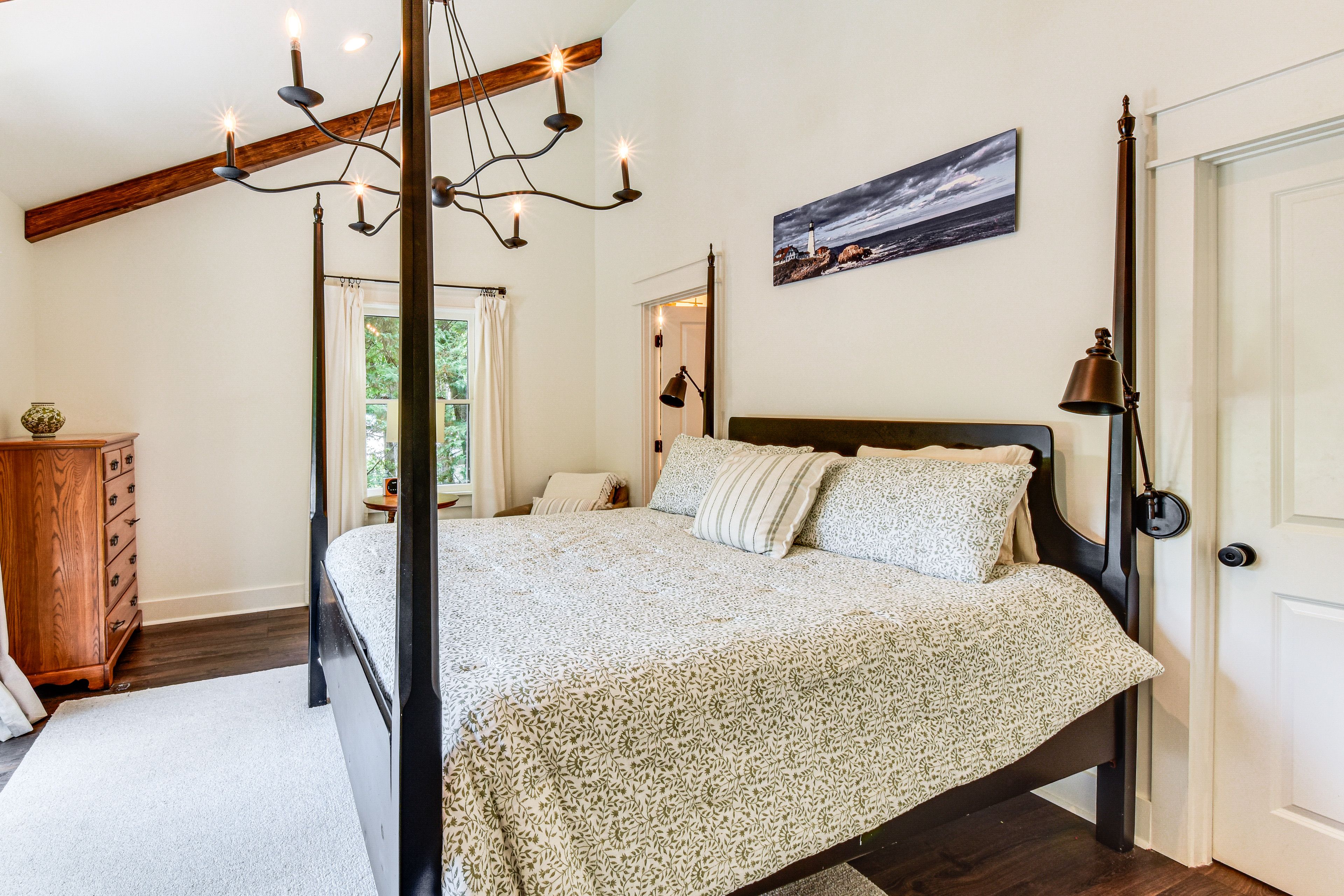 Bedroom 1 | King Bed | En-Suite Bathroom