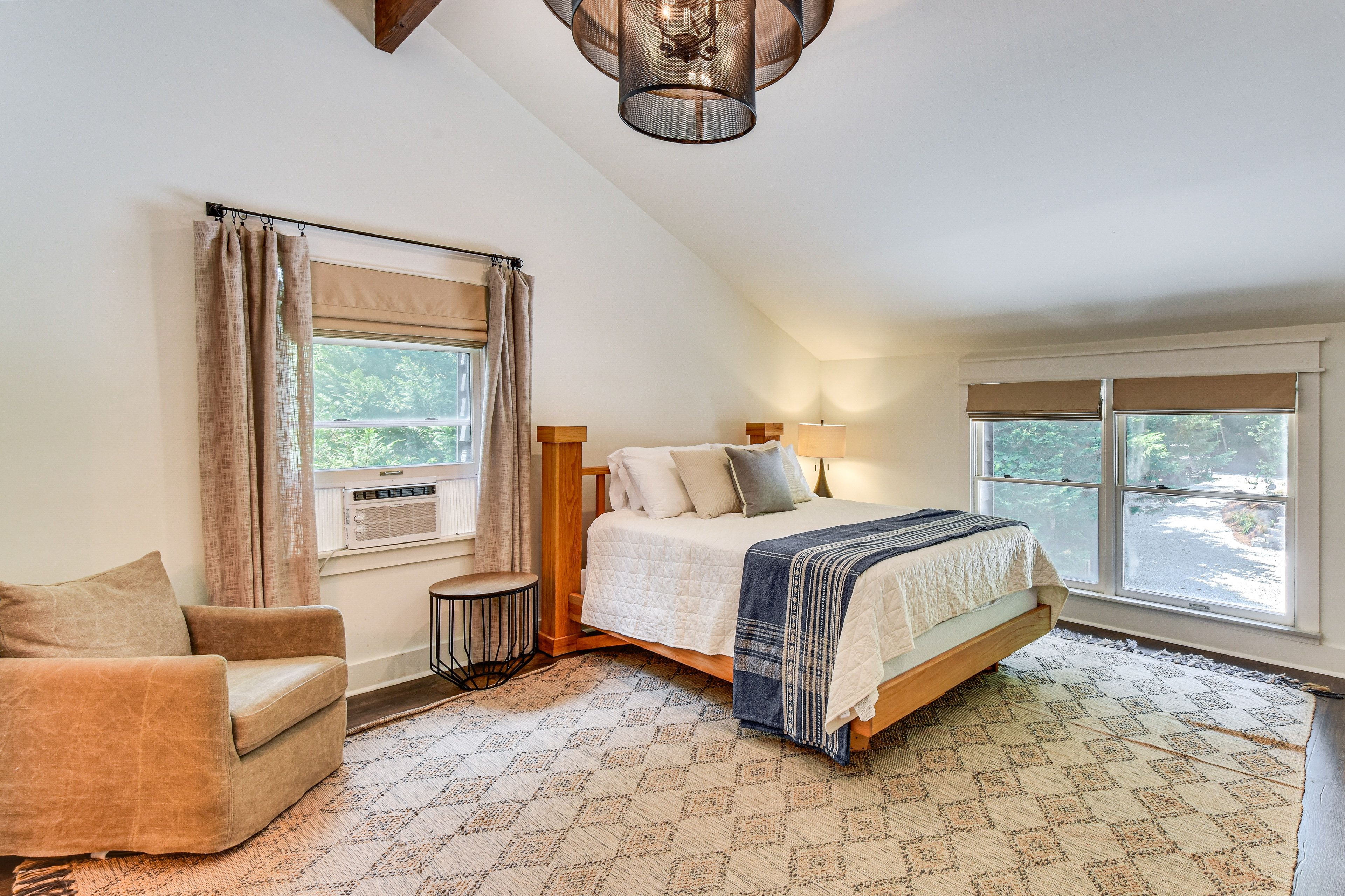 Bedroom 4 | Queen Bed