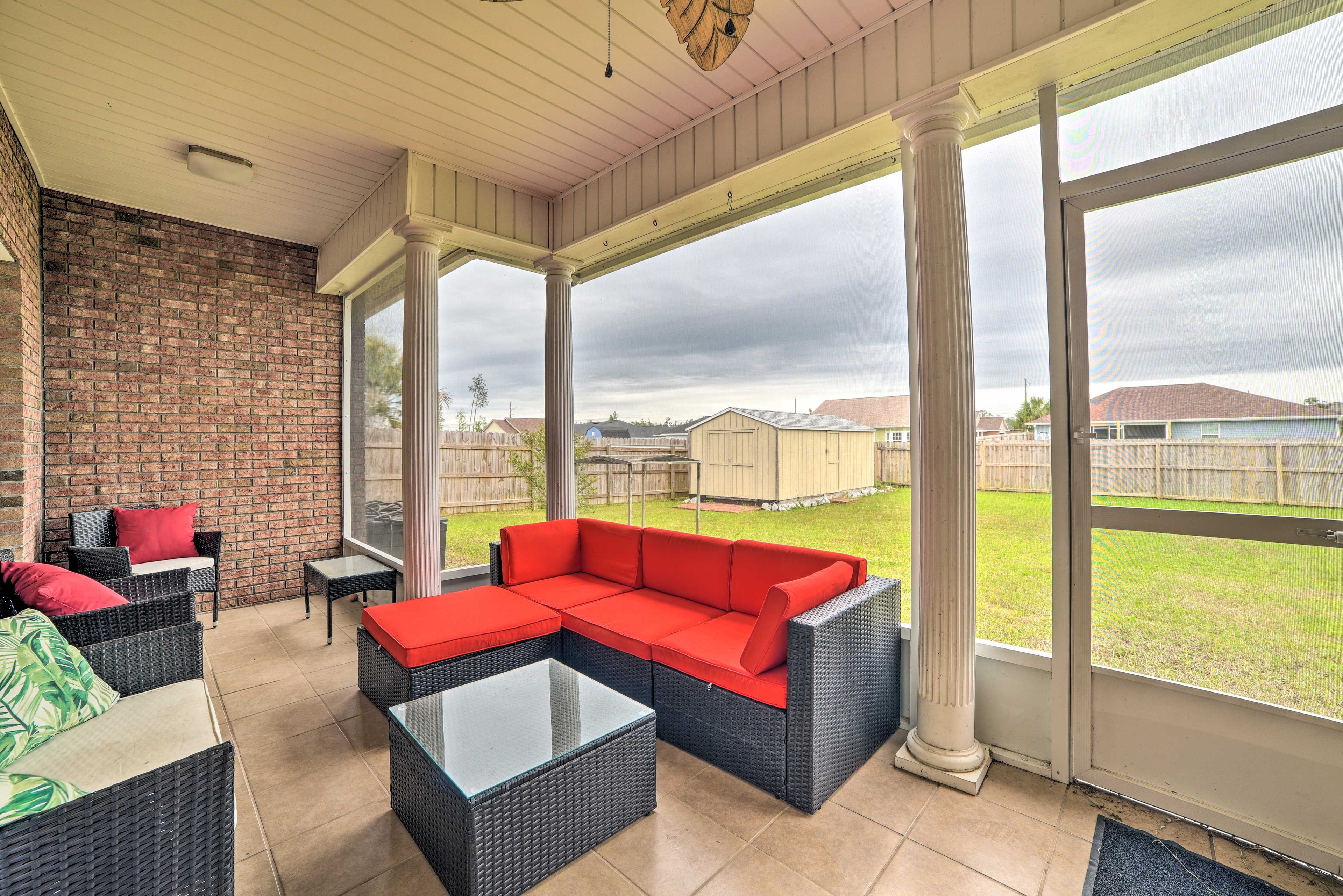 Screened-In Porch | Ample Seating