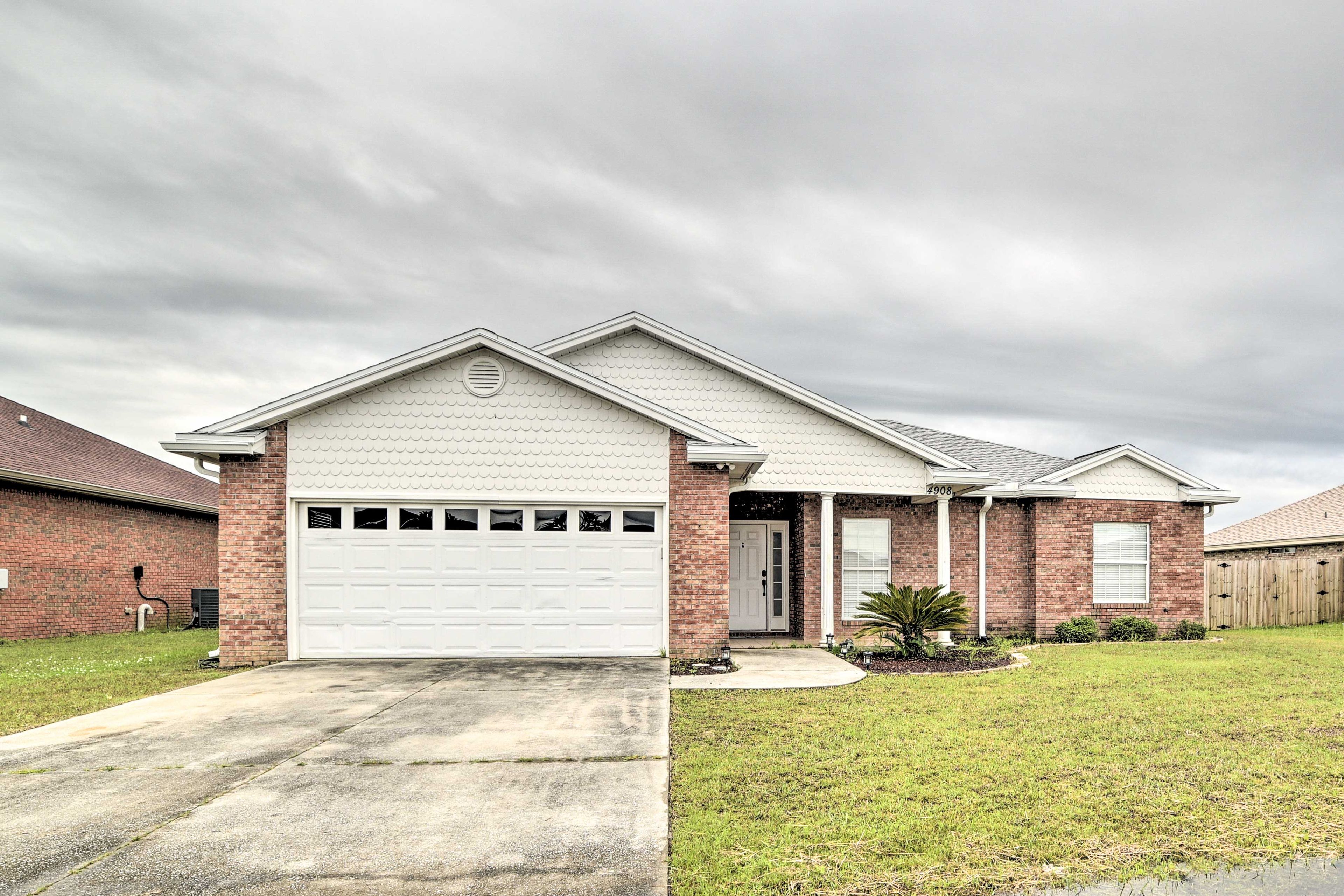 Home Exterior | < 20 Mi to Attractions