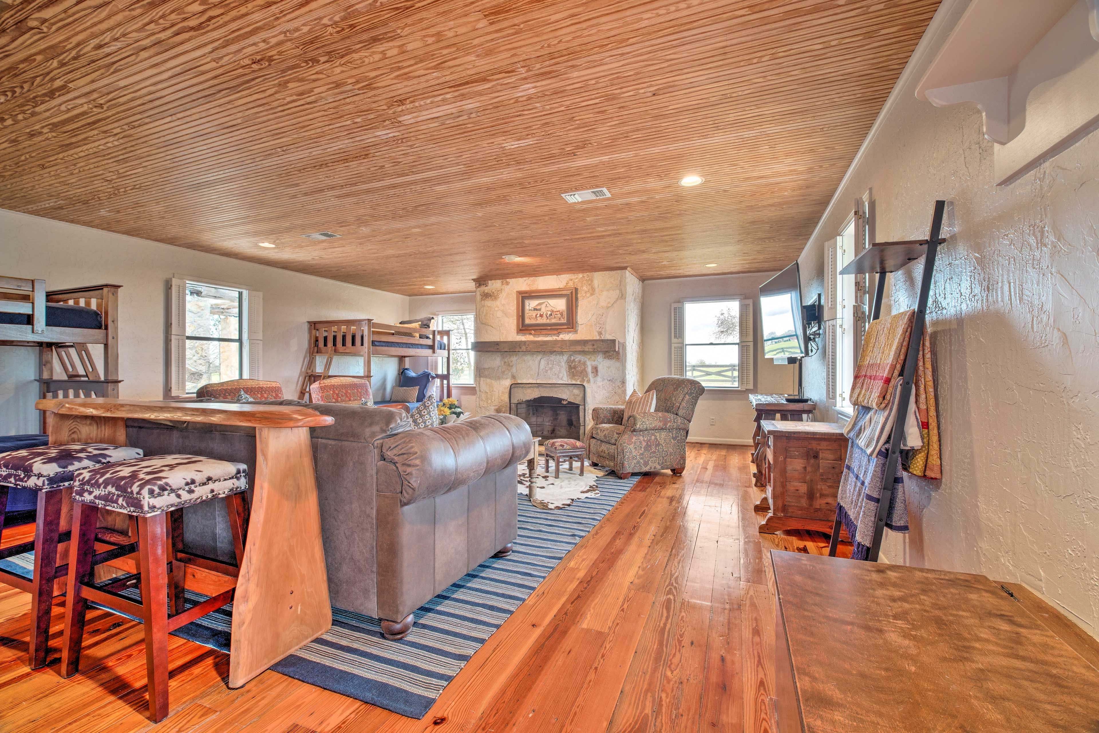 Family Room | 2 Twin Bunk Beds