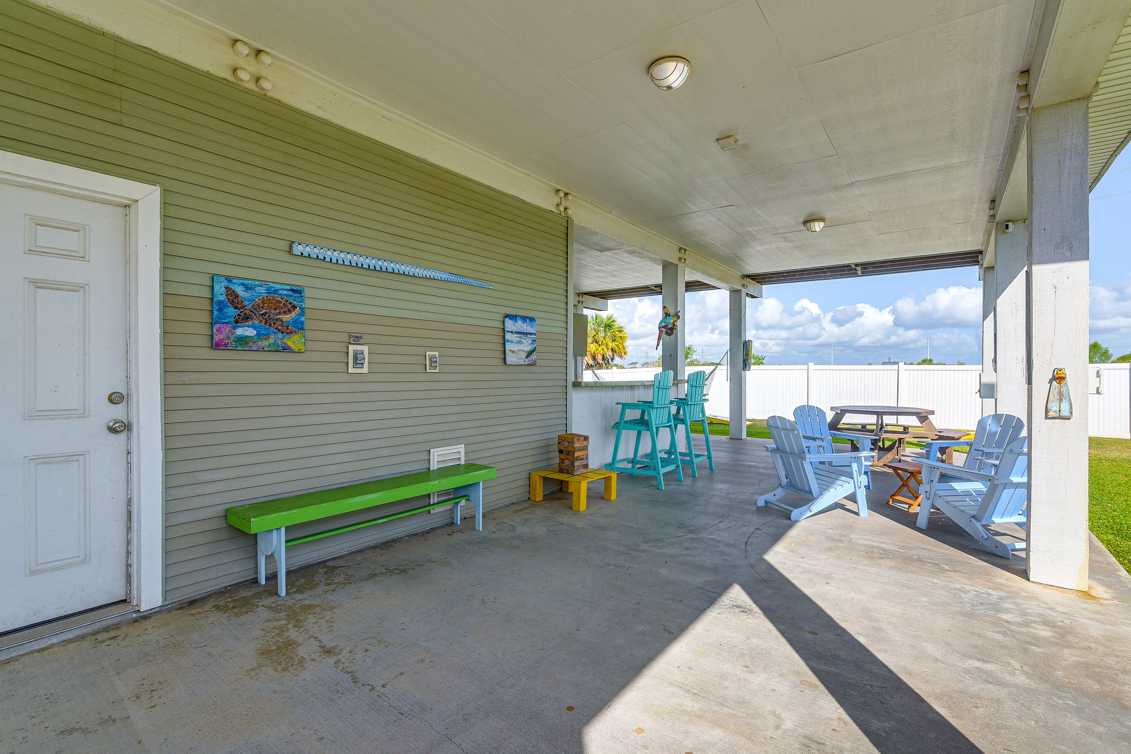 Covered Patio | Gas Grill
