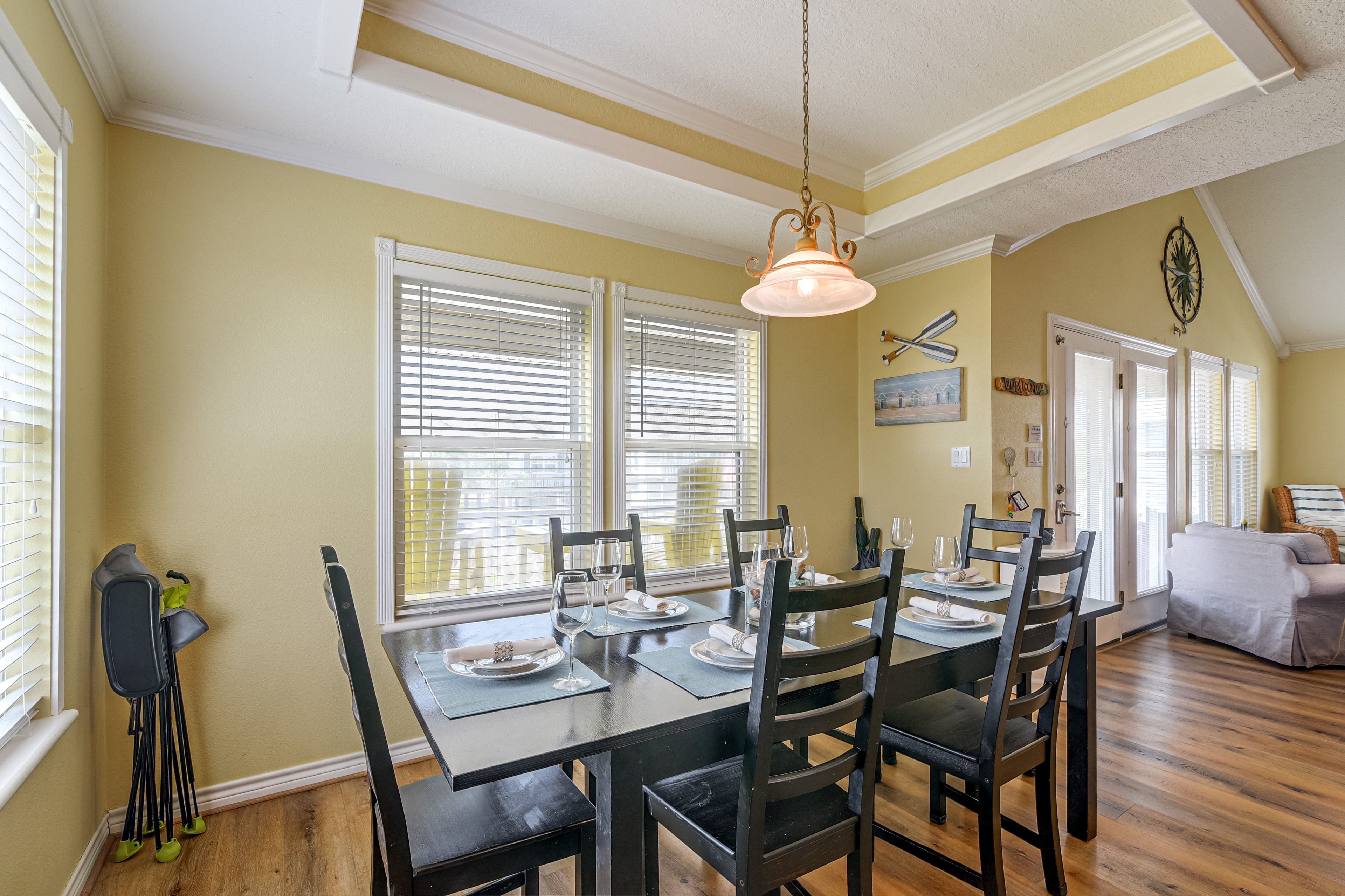 Dining Area | Dishes & Flatware Provided