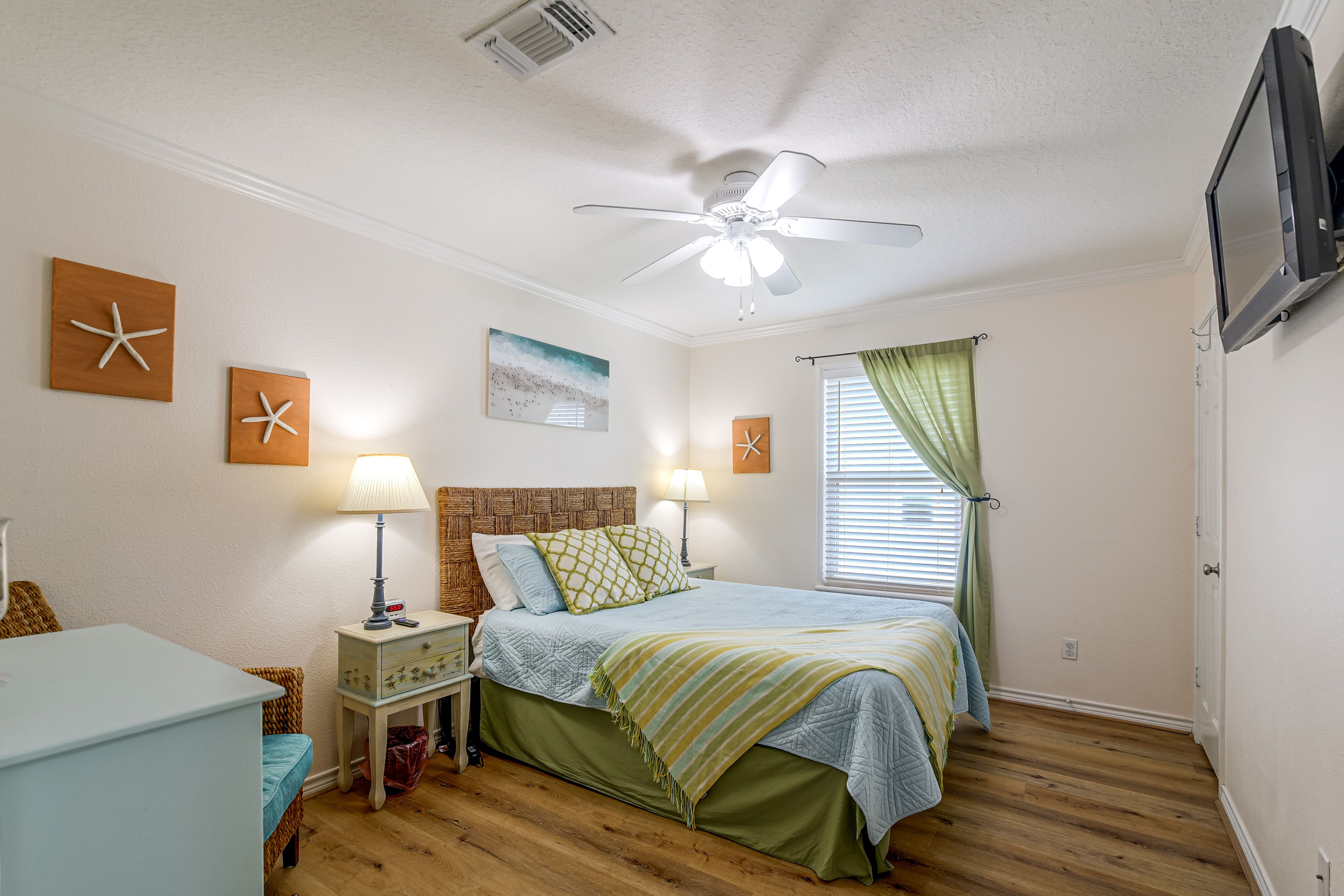 Bedroom 2 | Queen Bed