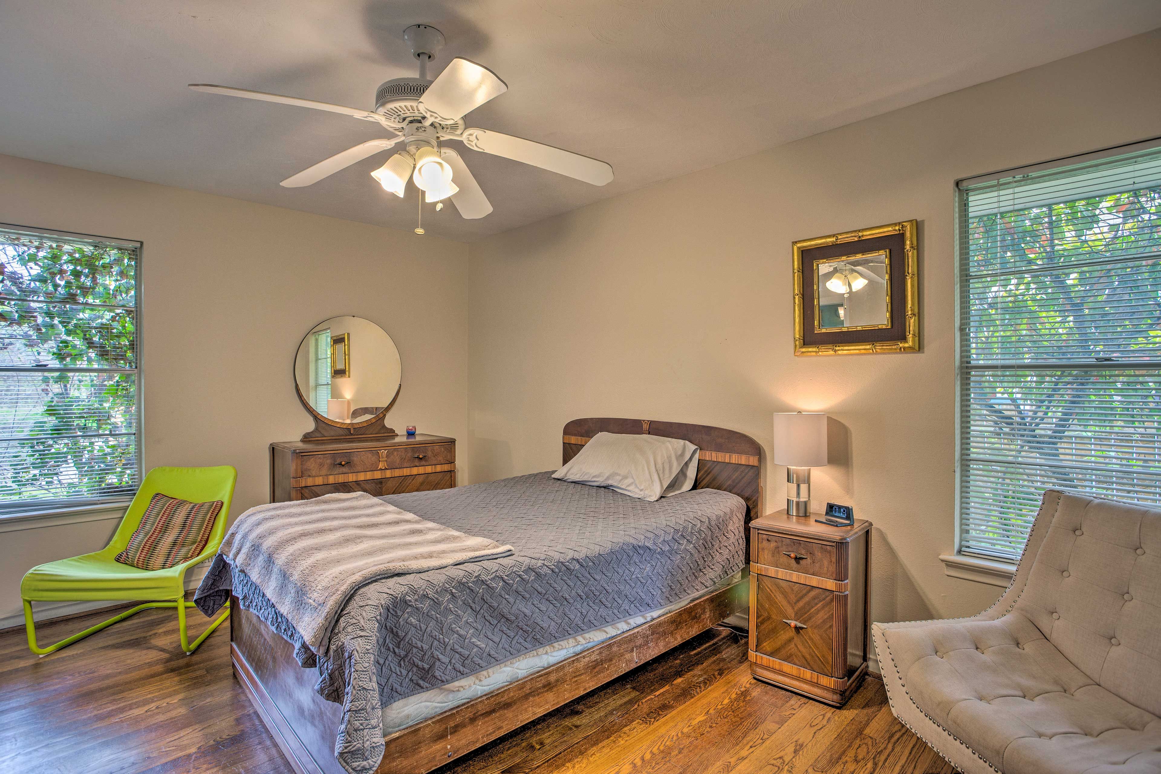 Bedroom 1 | Queen Bed