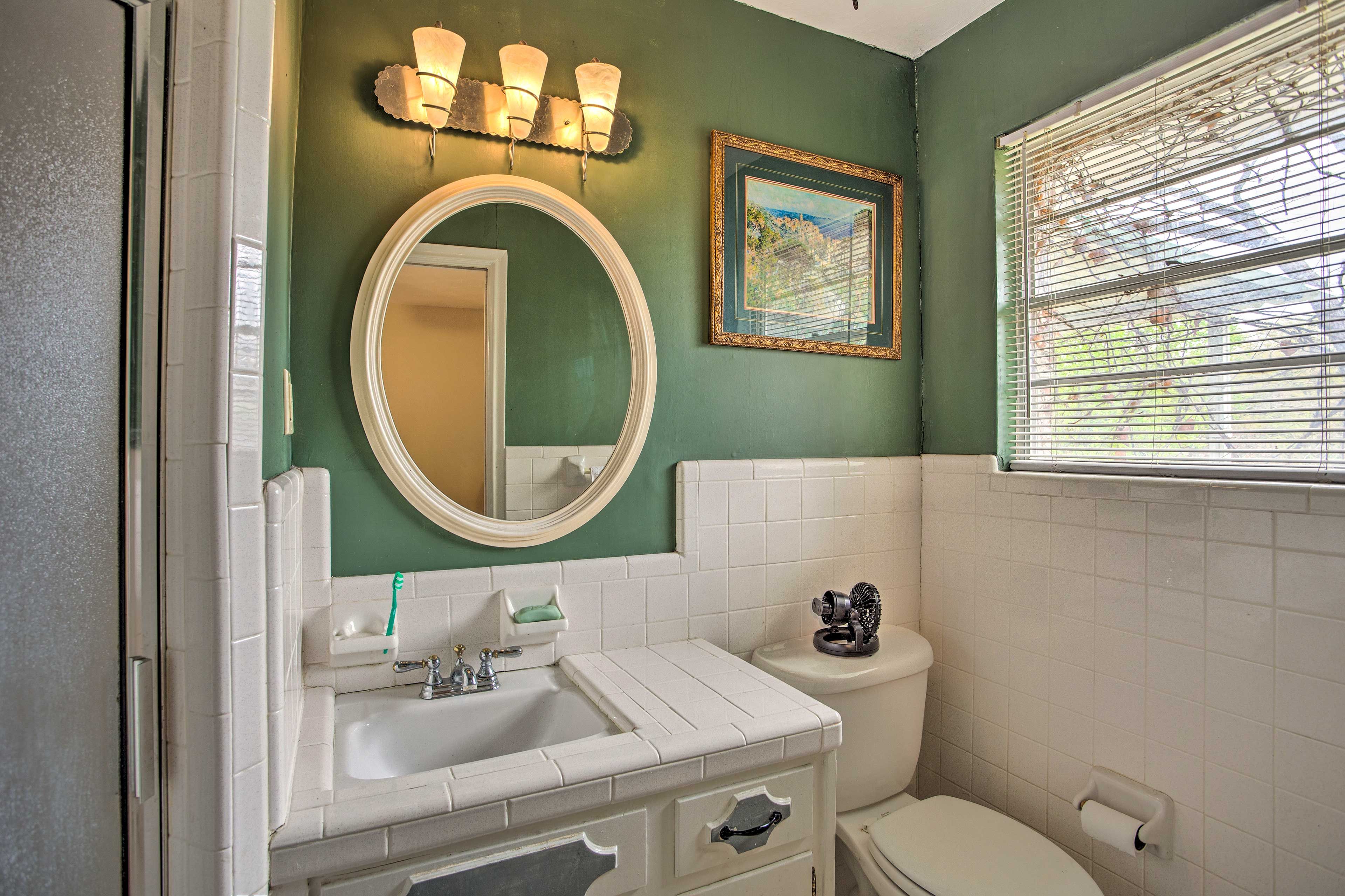 En-suite Bathroom | Towels Provided