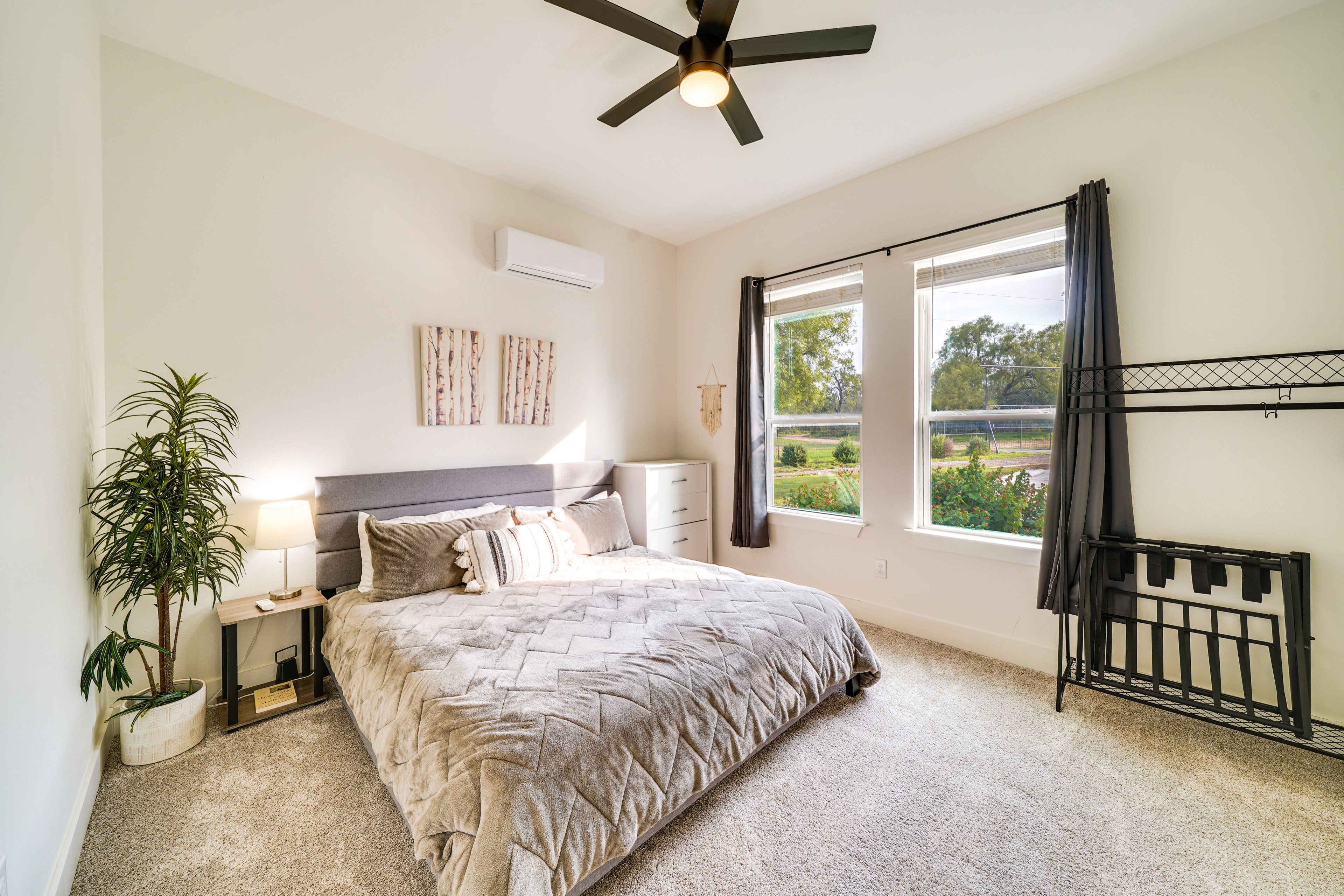 Bedroom 1 | King Bed