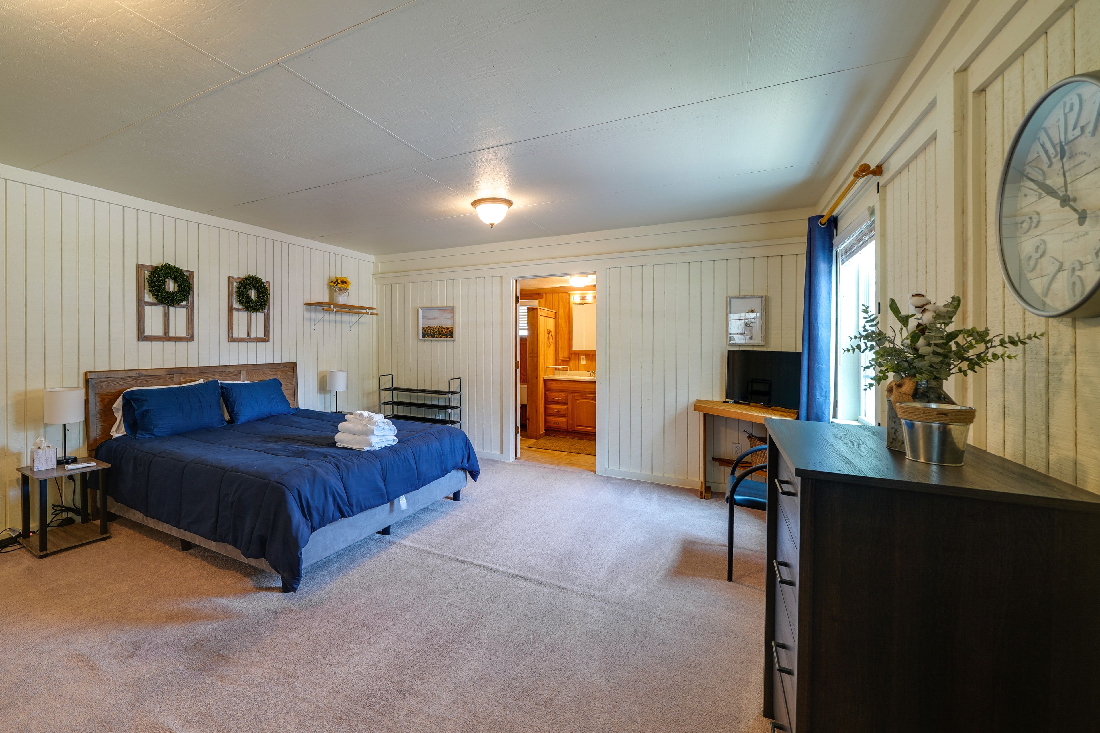 Bedroom 1 | King Bed | Queen Sleeper Sofa | Linens Provided