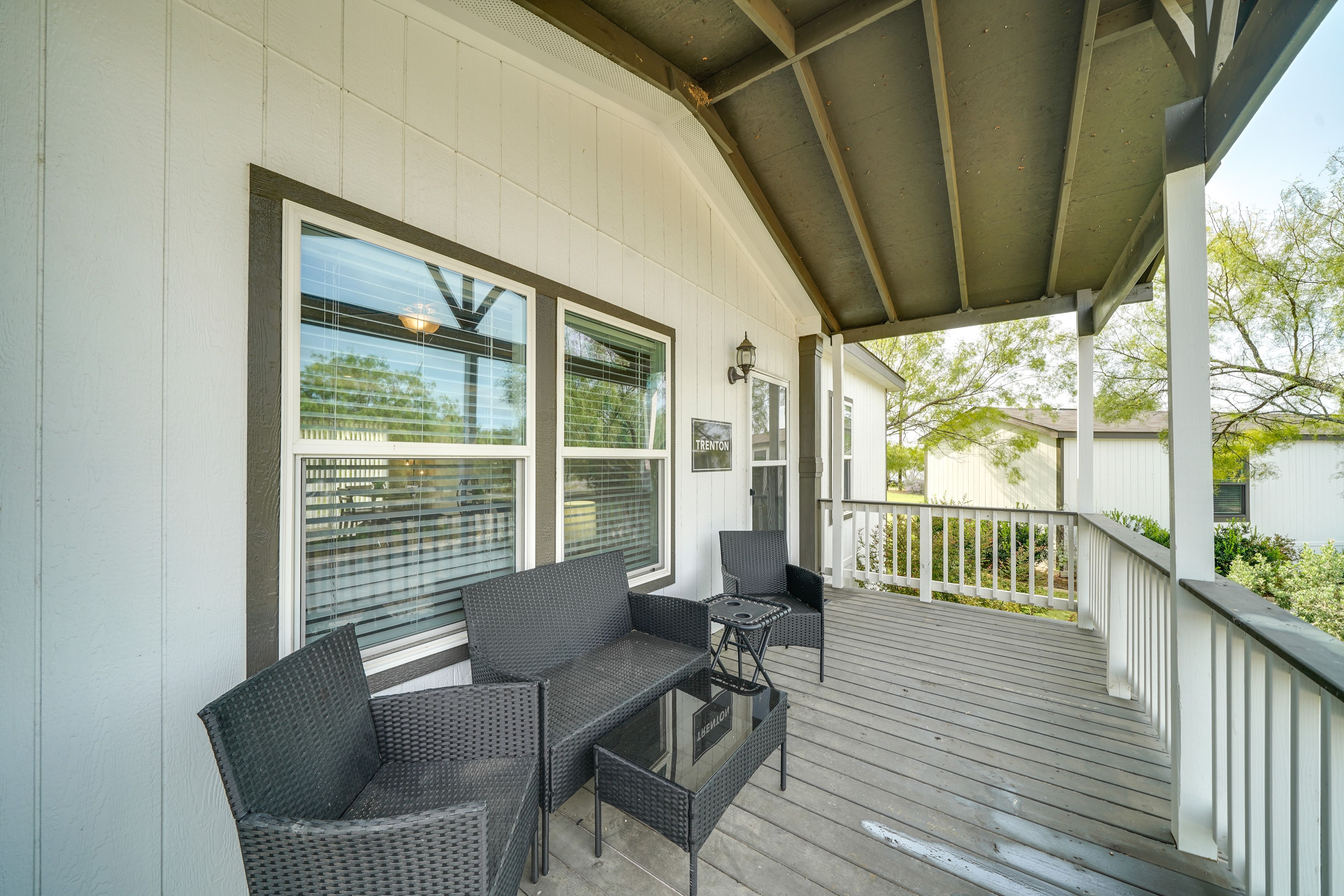 Private Porch | Outdoor Seating