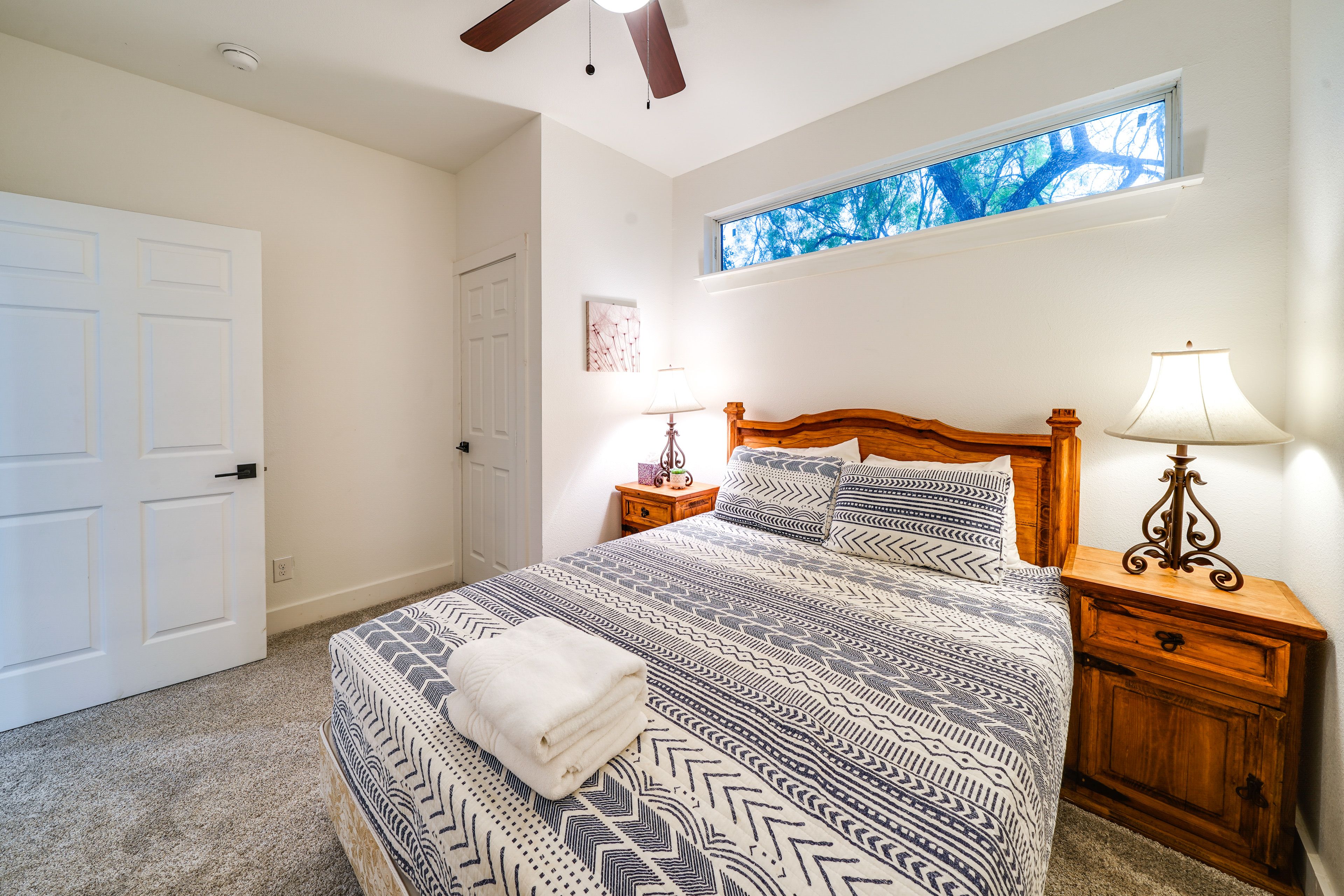 Bedroom 1 | Queen Bed