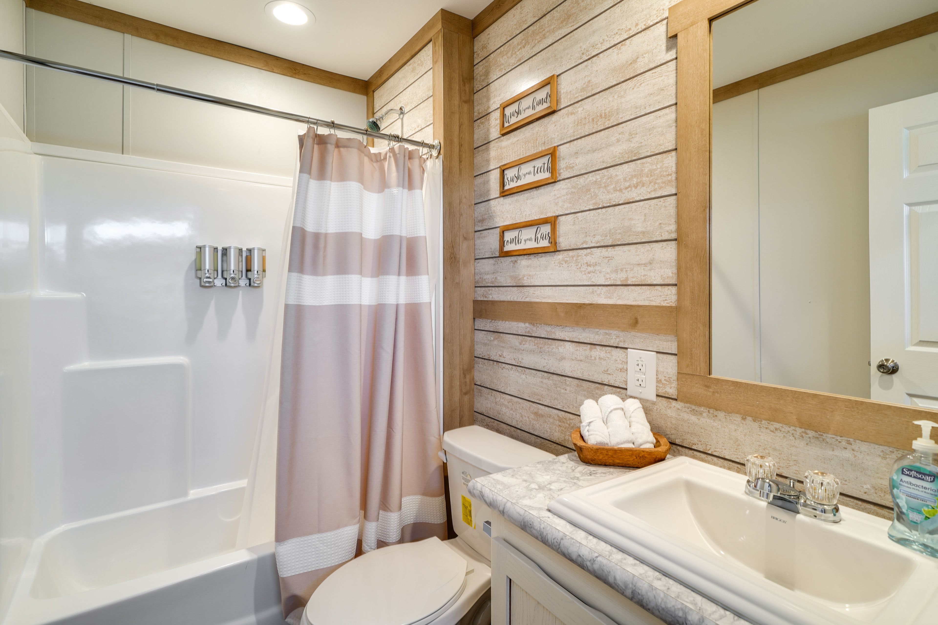 Full Bath | Complimentary Toiletries