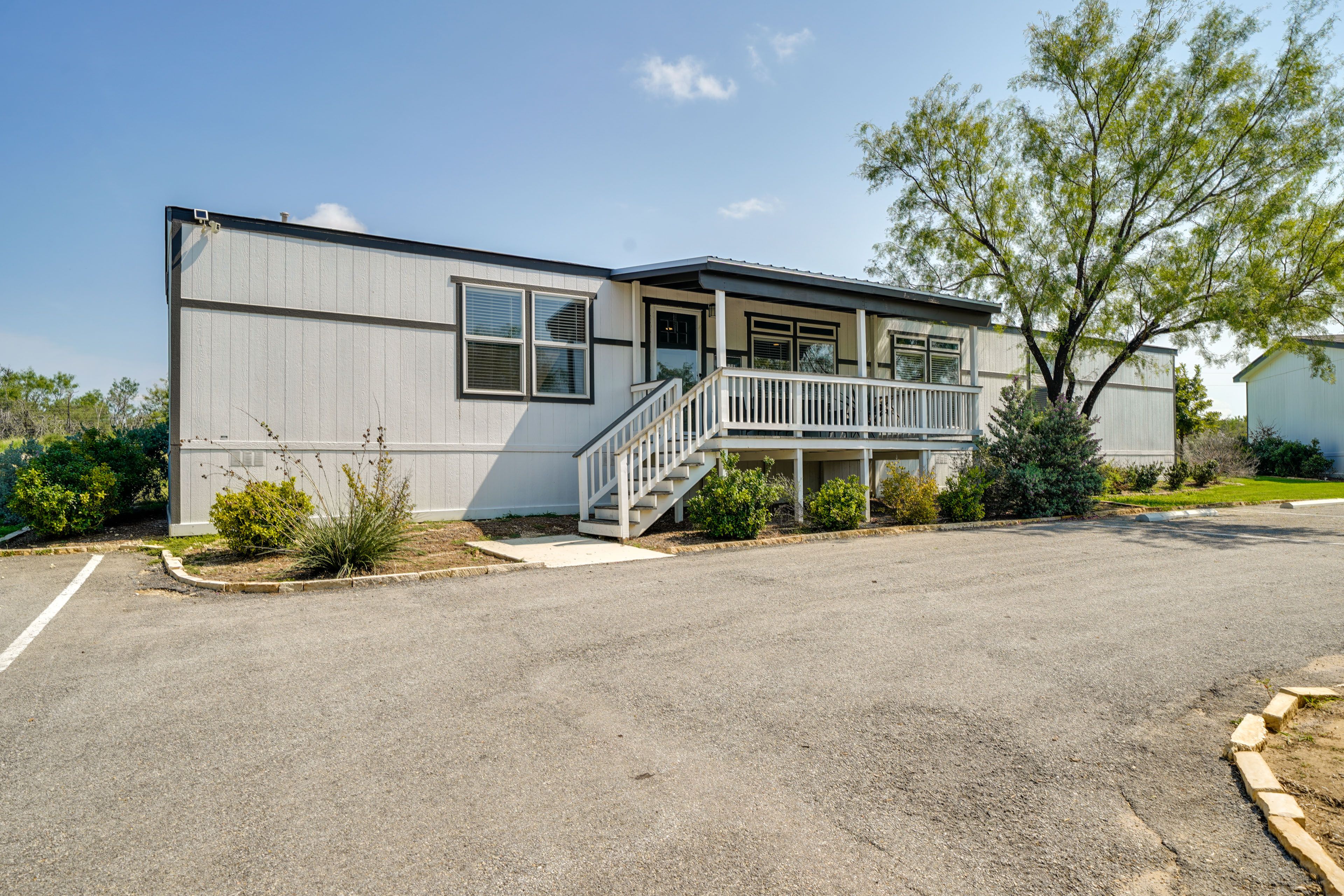 Exterior | Parking | Driveway (5 Vehicles) | RV/Trailer Parking On-Site