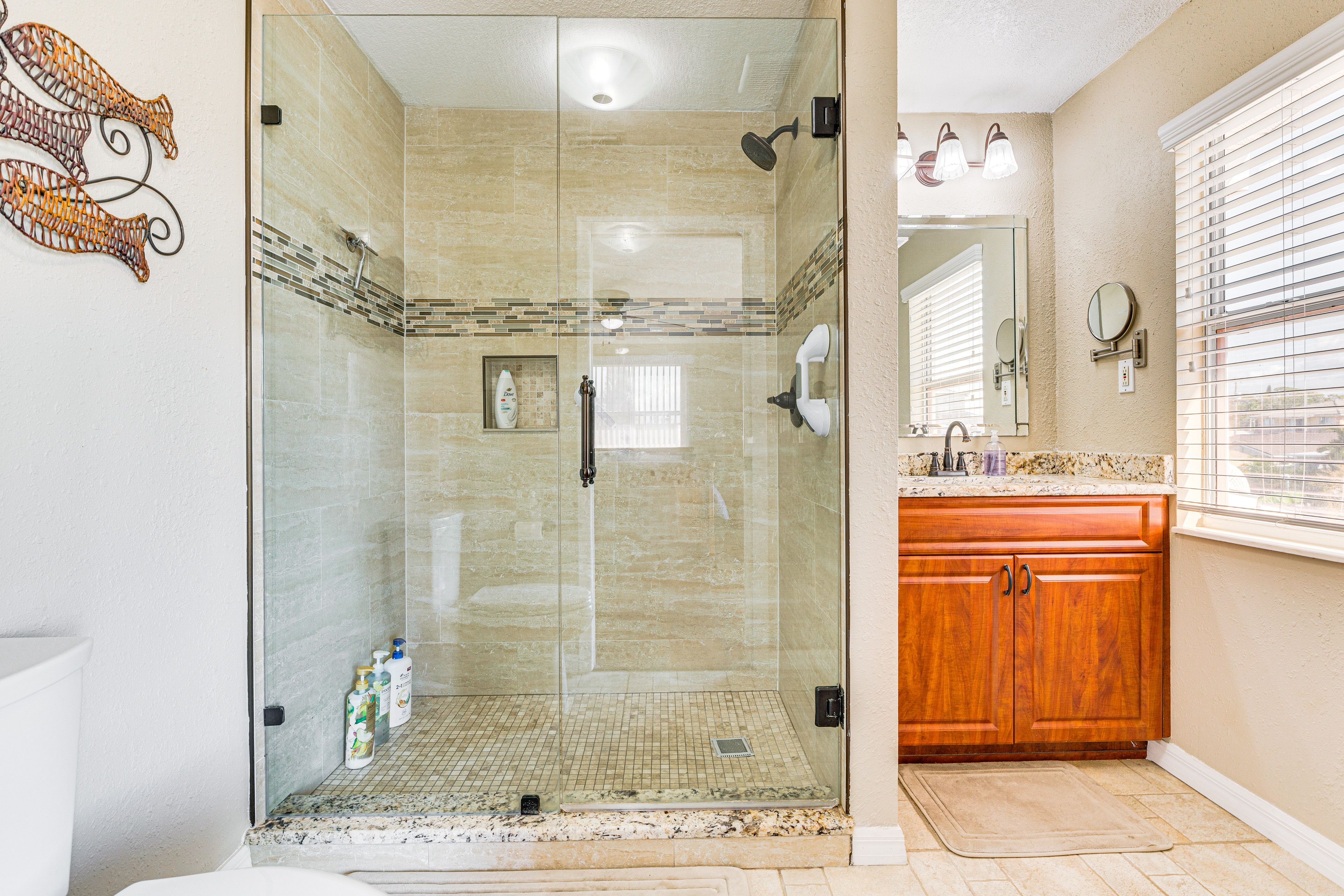 En-Suite Bathroom | Towels & Linens Provided