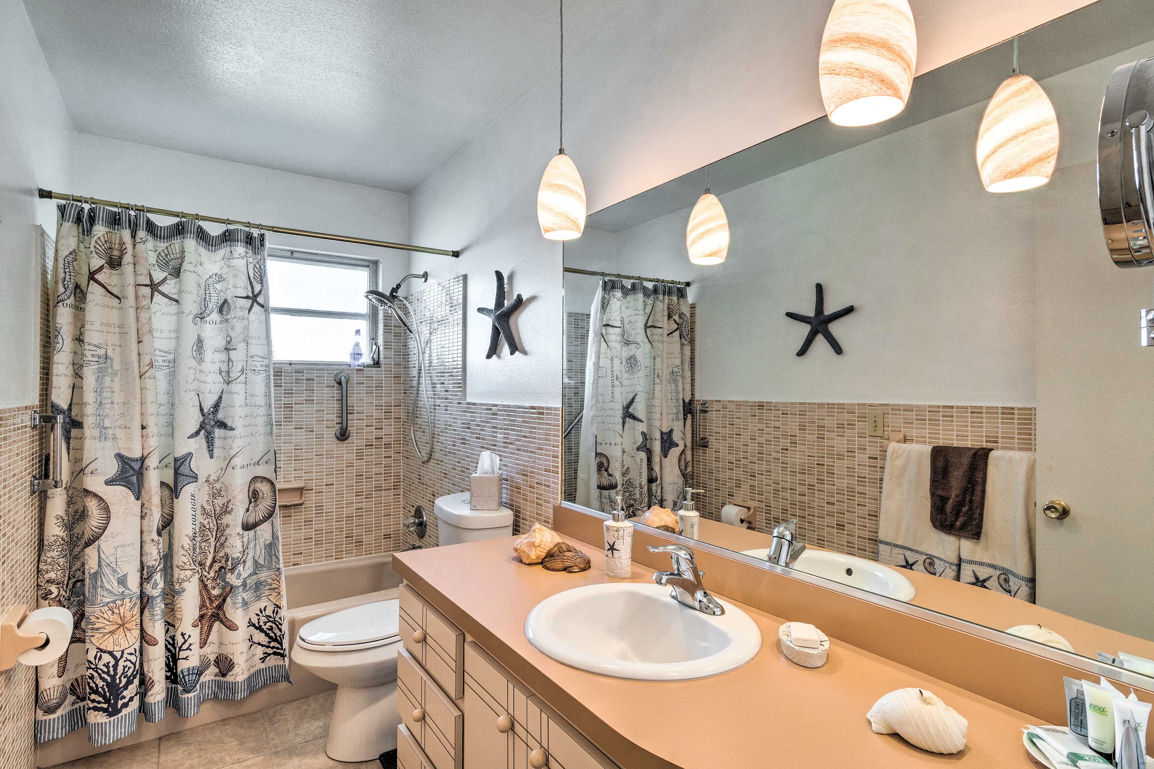 Full Bathroom | Linens & Towels Provided