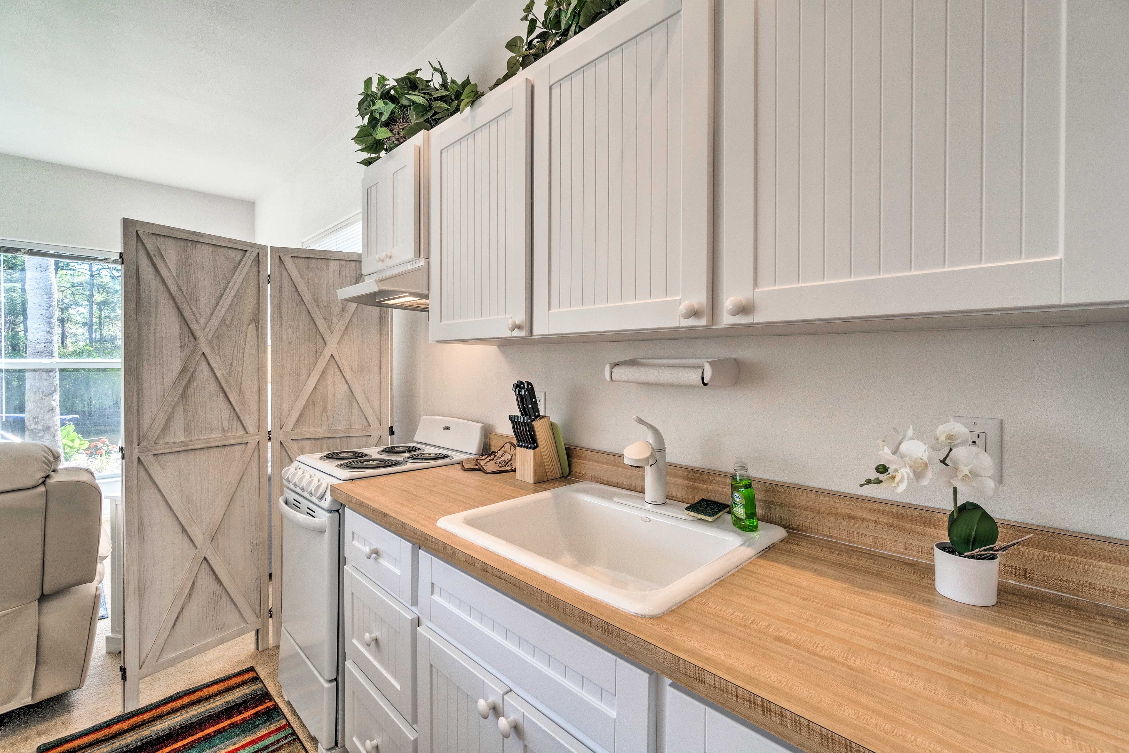 Attached Studio | Kitchenette | Well-Equipped
