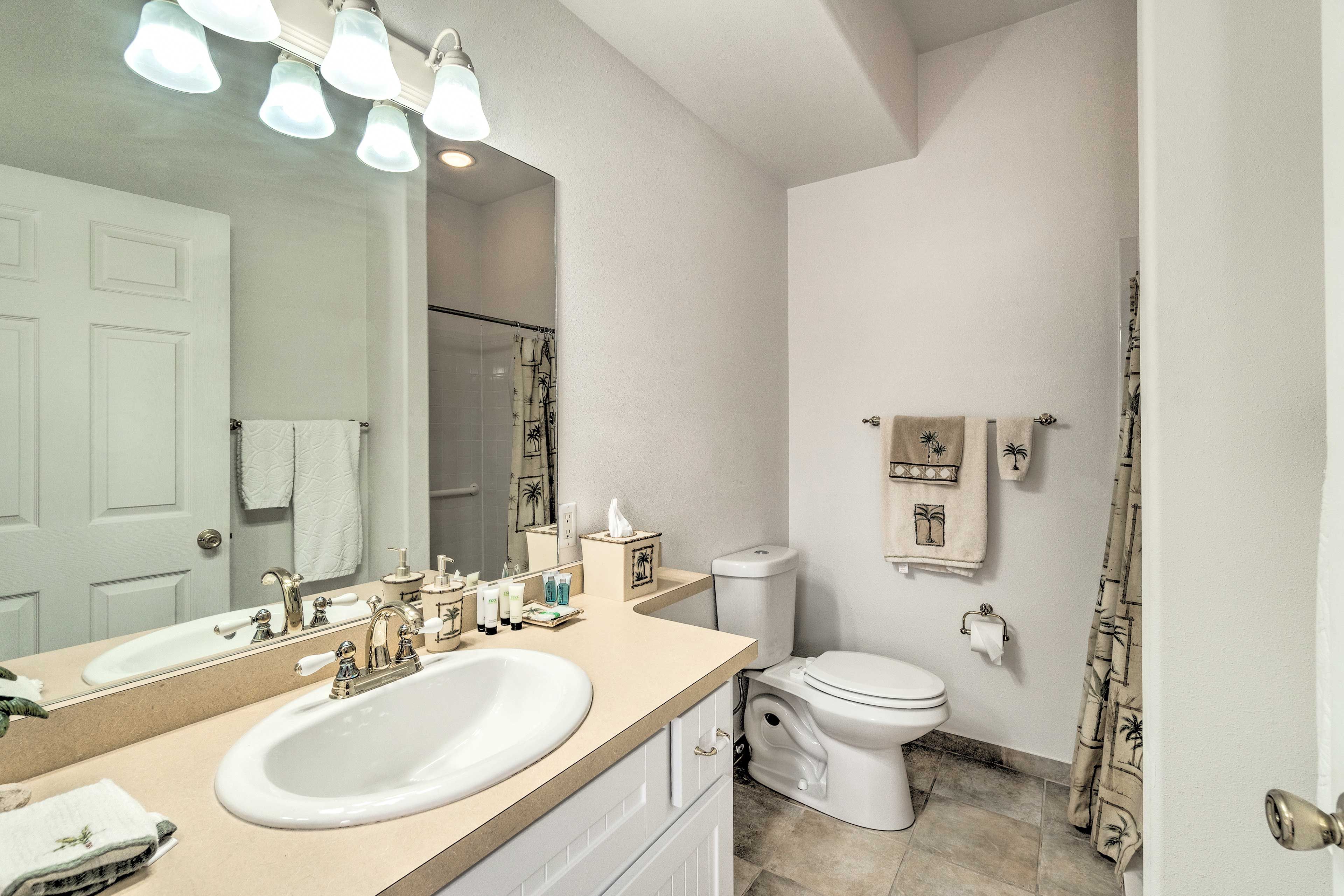 Full Bathroom | Complimentary Toiletries
