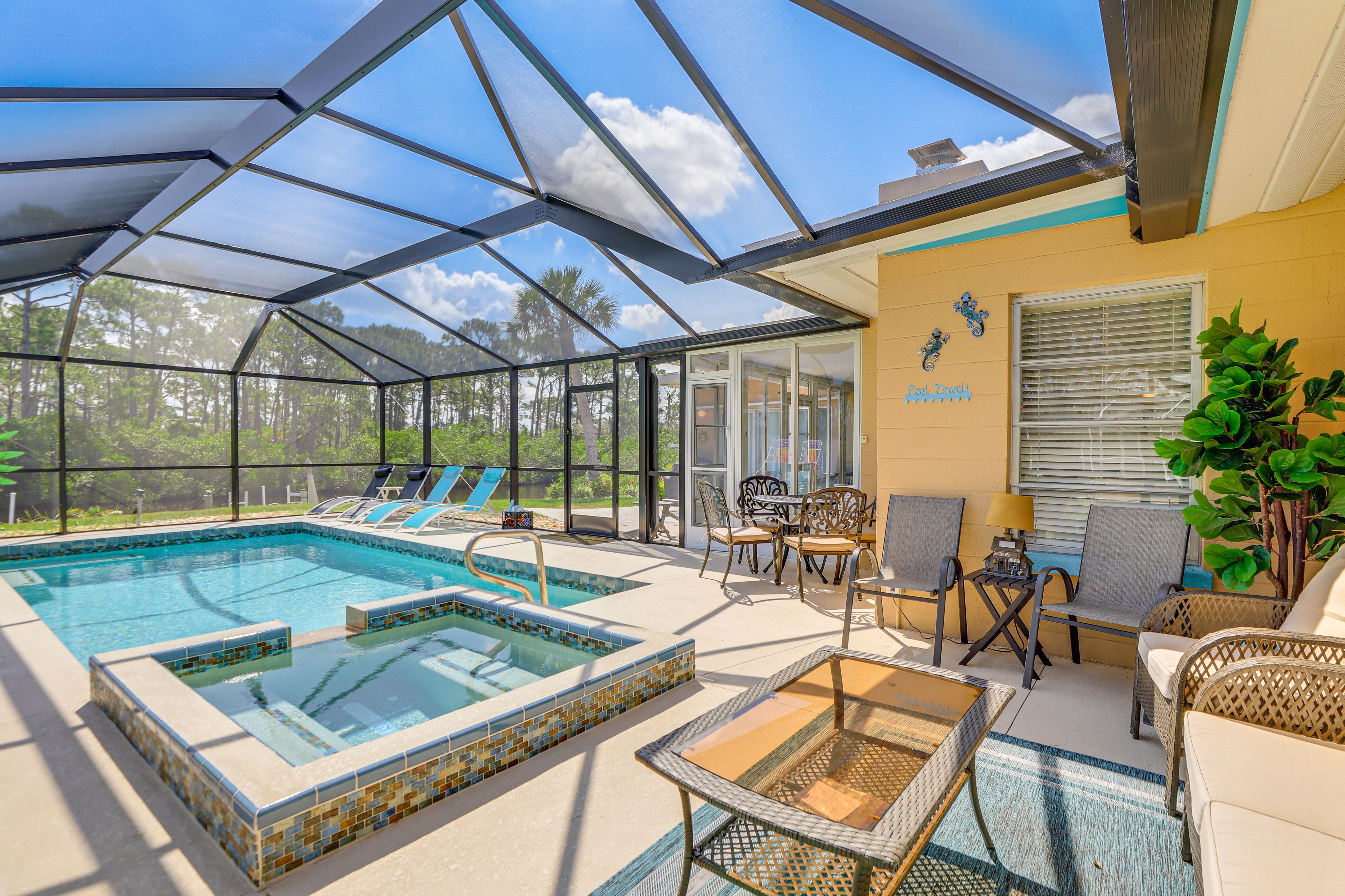 Lanai | Private Pool | Depth (3.0'-5.0') | Pool Toys