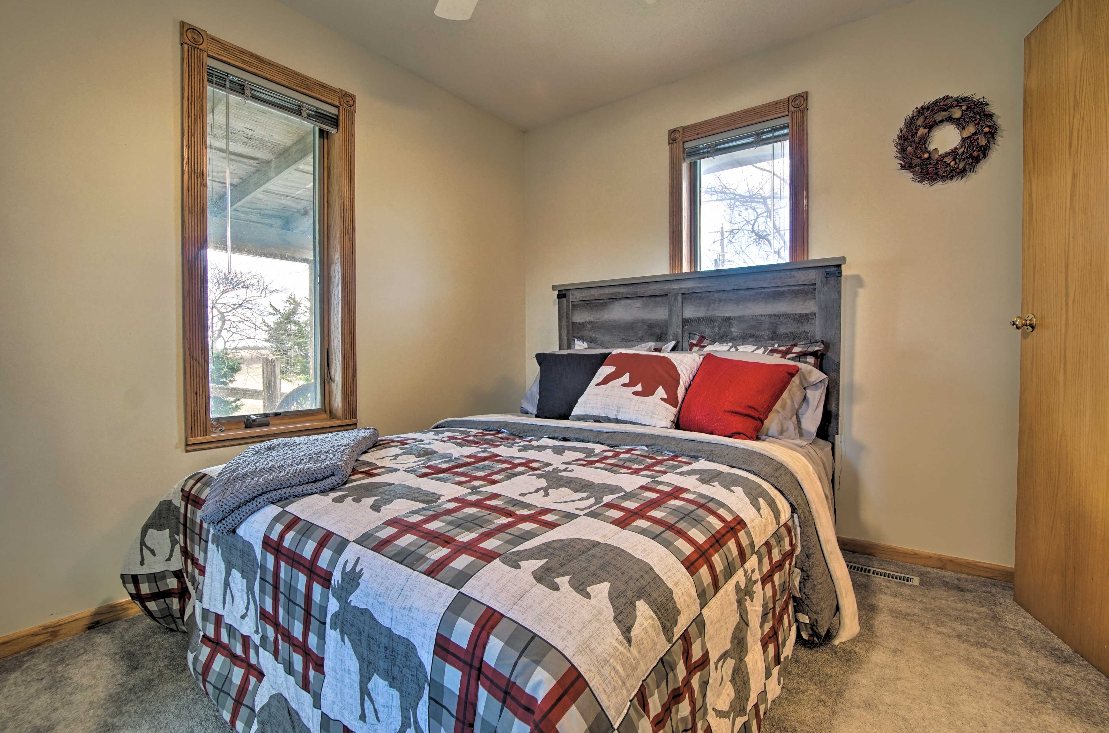 Bedroom 1 | 1st Floor | Queen Bed