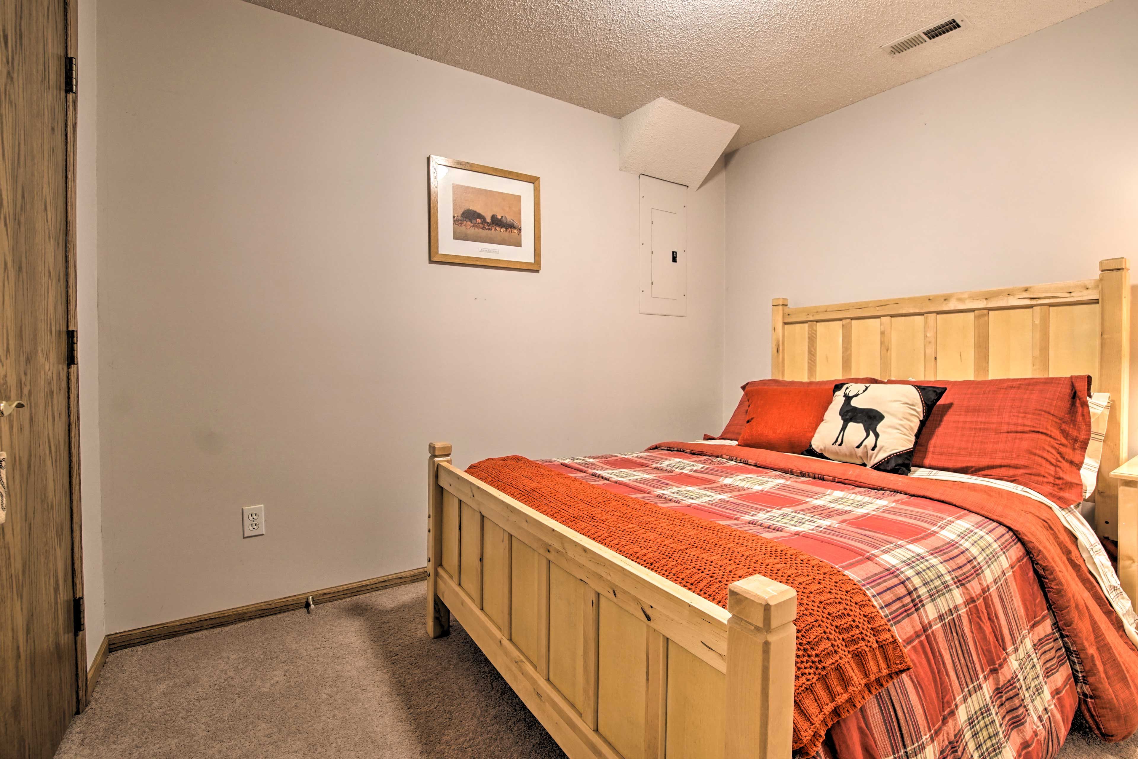 Bedroom 2 | Basement | Full Bed