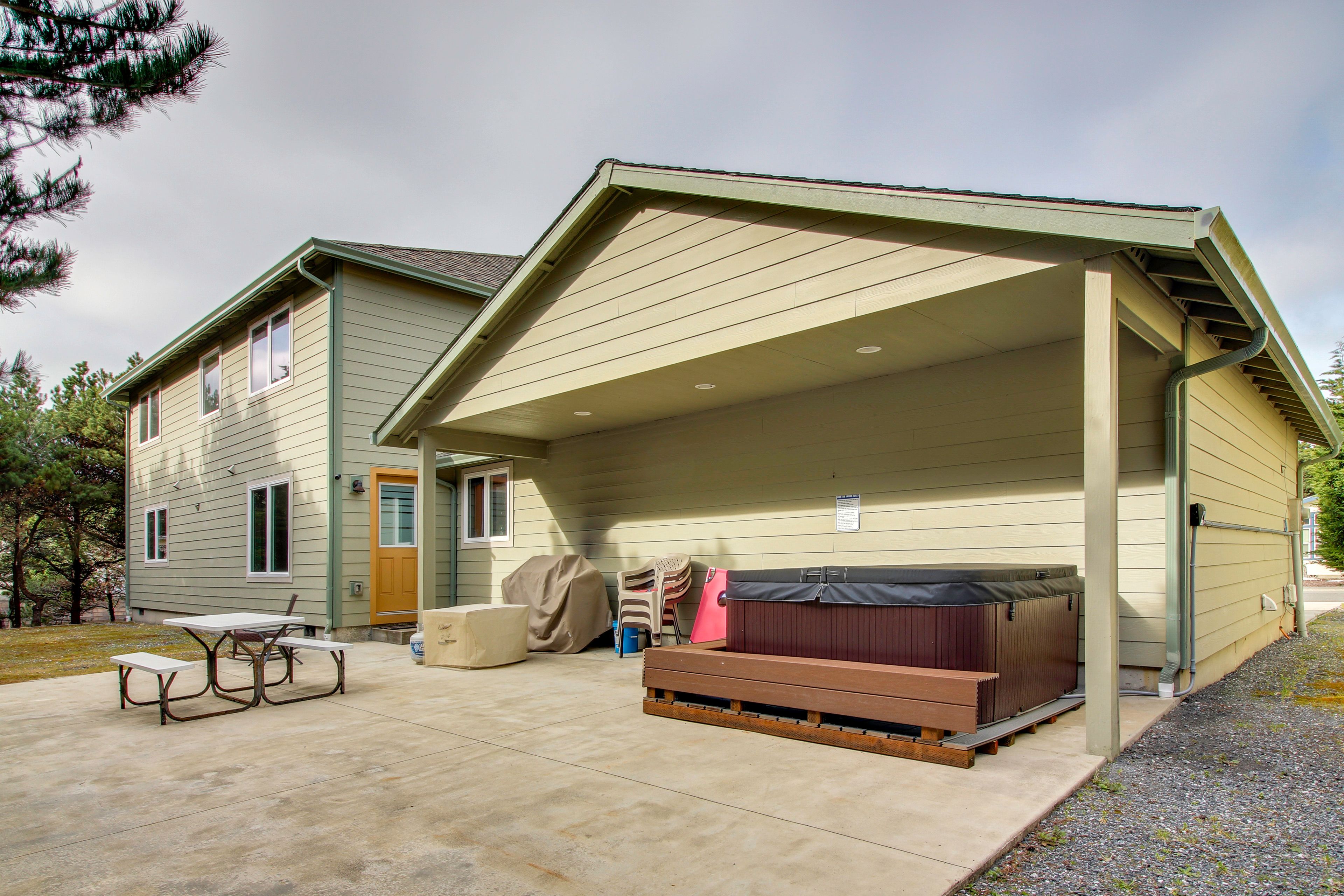 Patio | Hot Tub