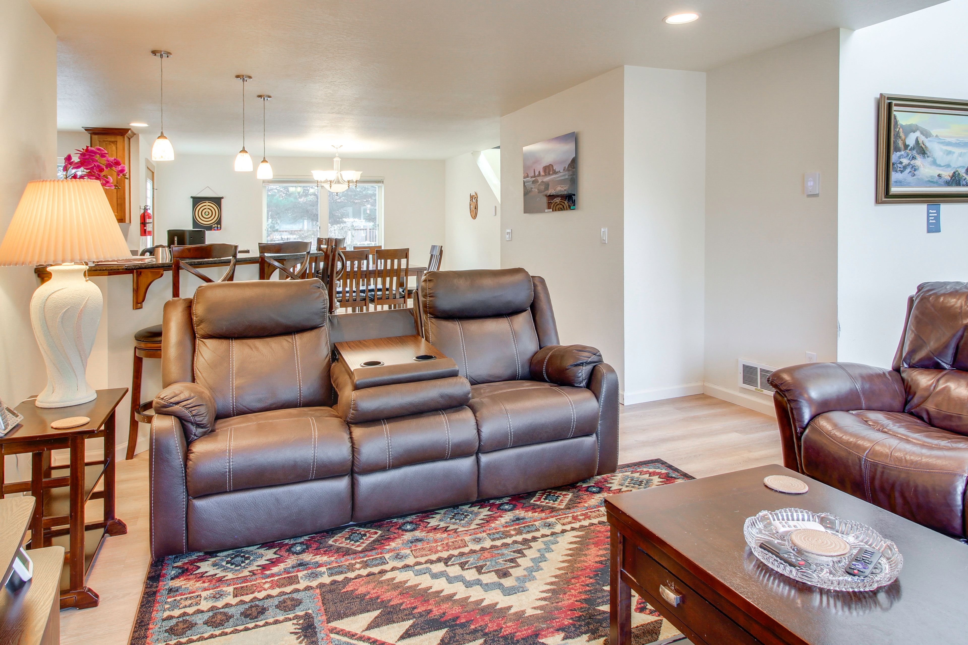 Living Room | 1st Floor | Smart TV
