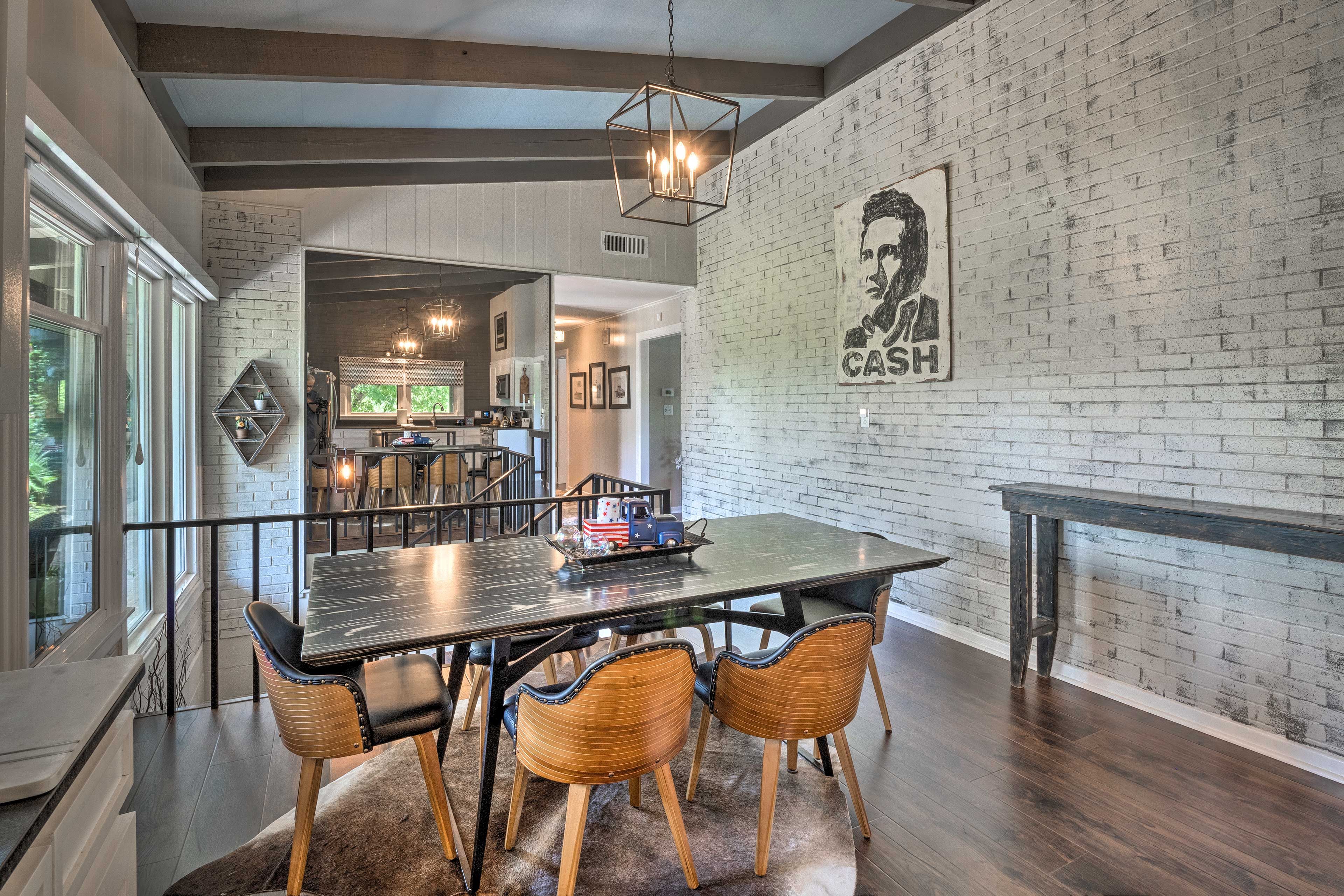 Kitchen | Dining Table