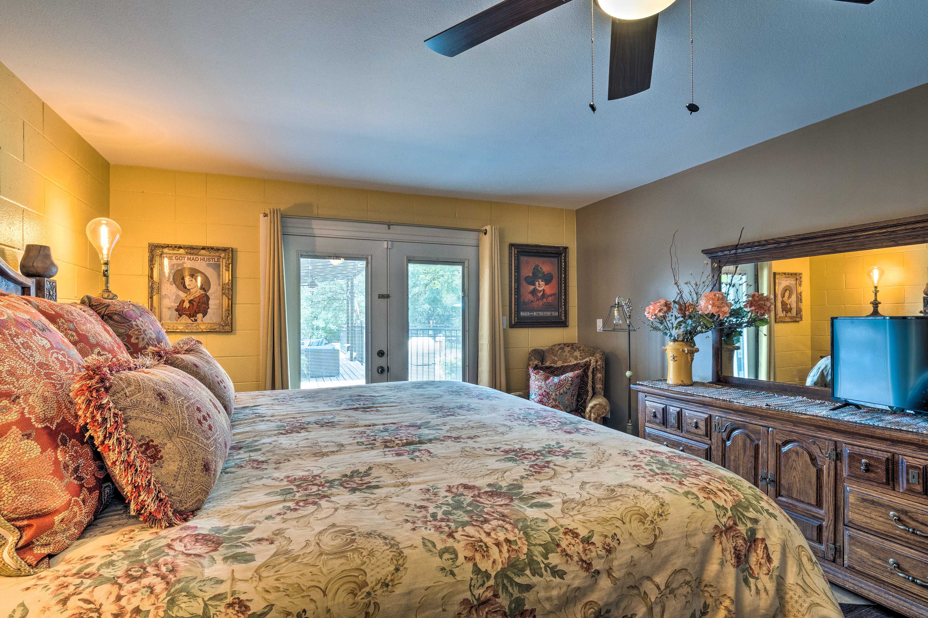 Bedroom 2 | King Bed
