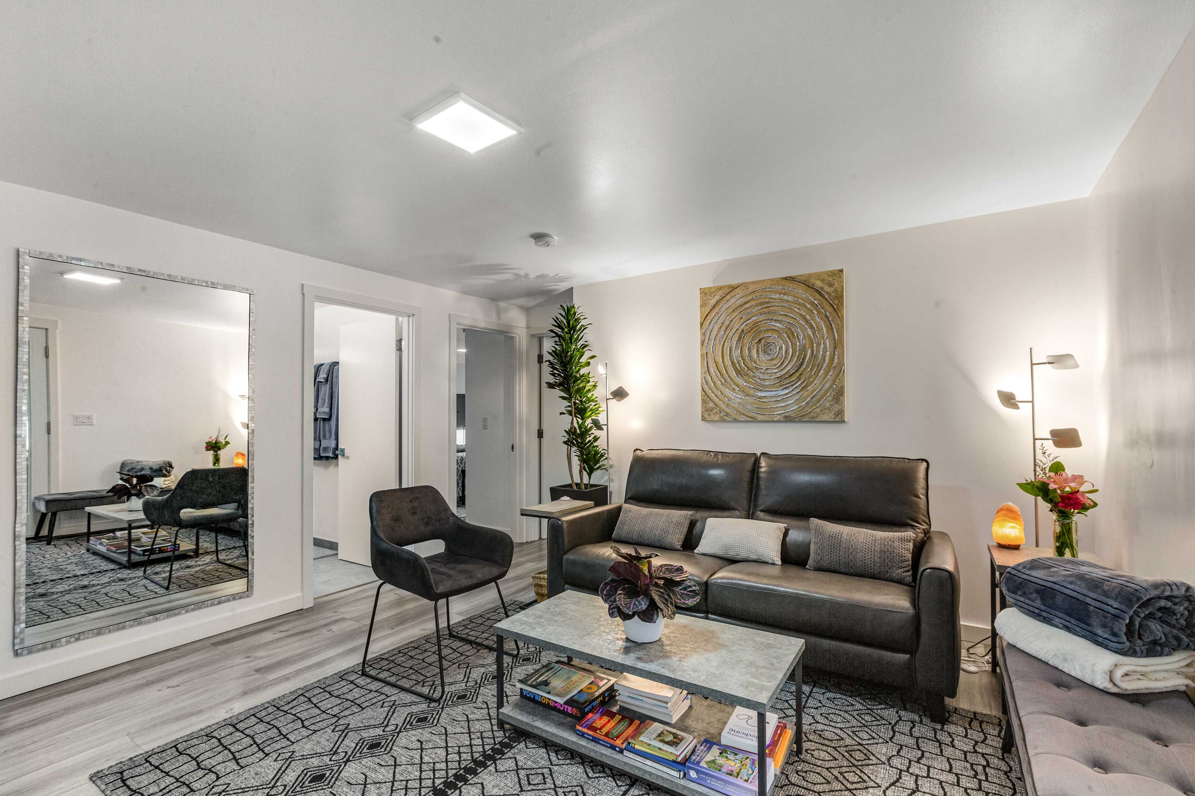 Living Room | Central A/C & Heating | Free WiFi | UV Air Purifiers