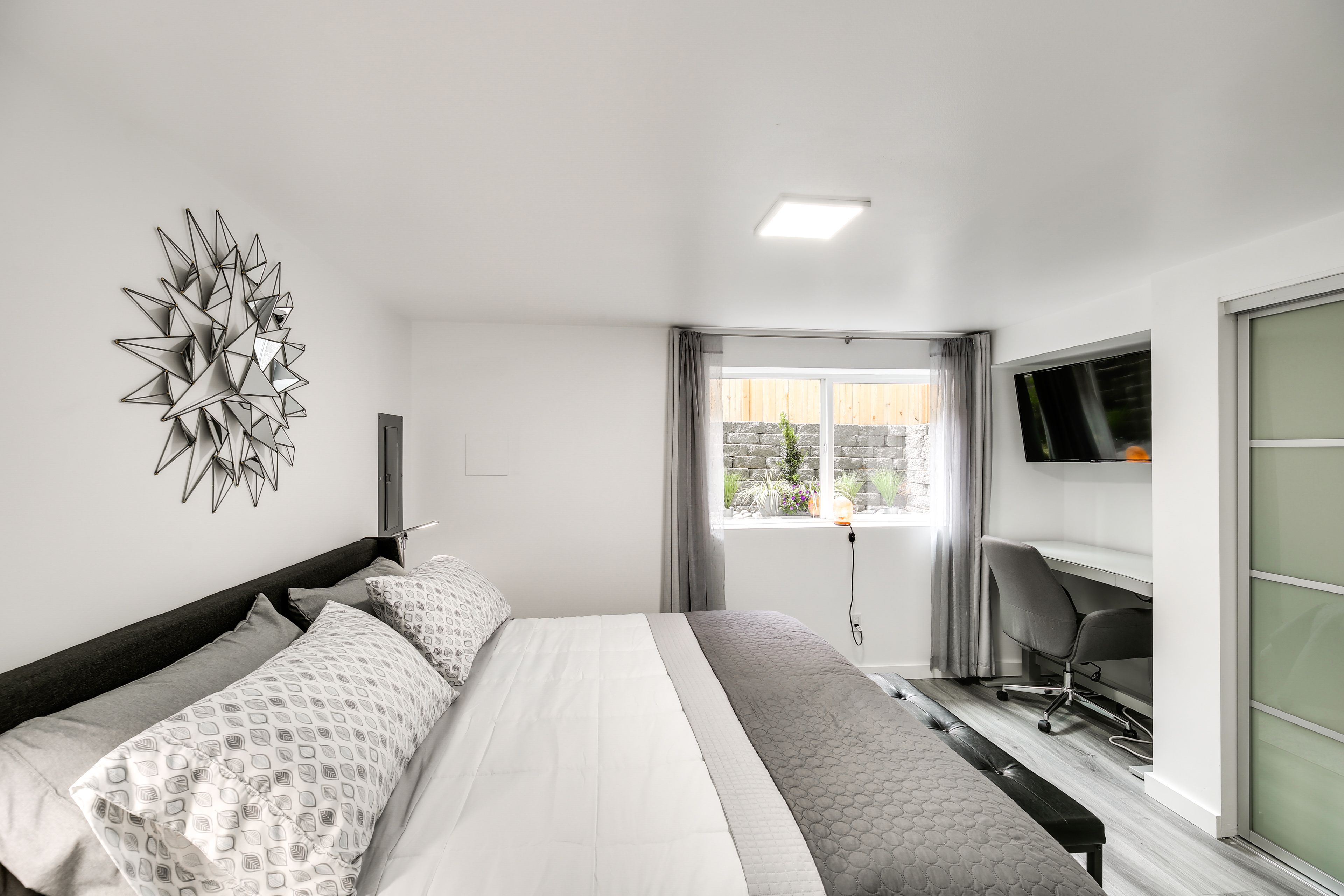 Bedroom 1 | King Bed | 1st Floor | No Steps Required | Smart TV