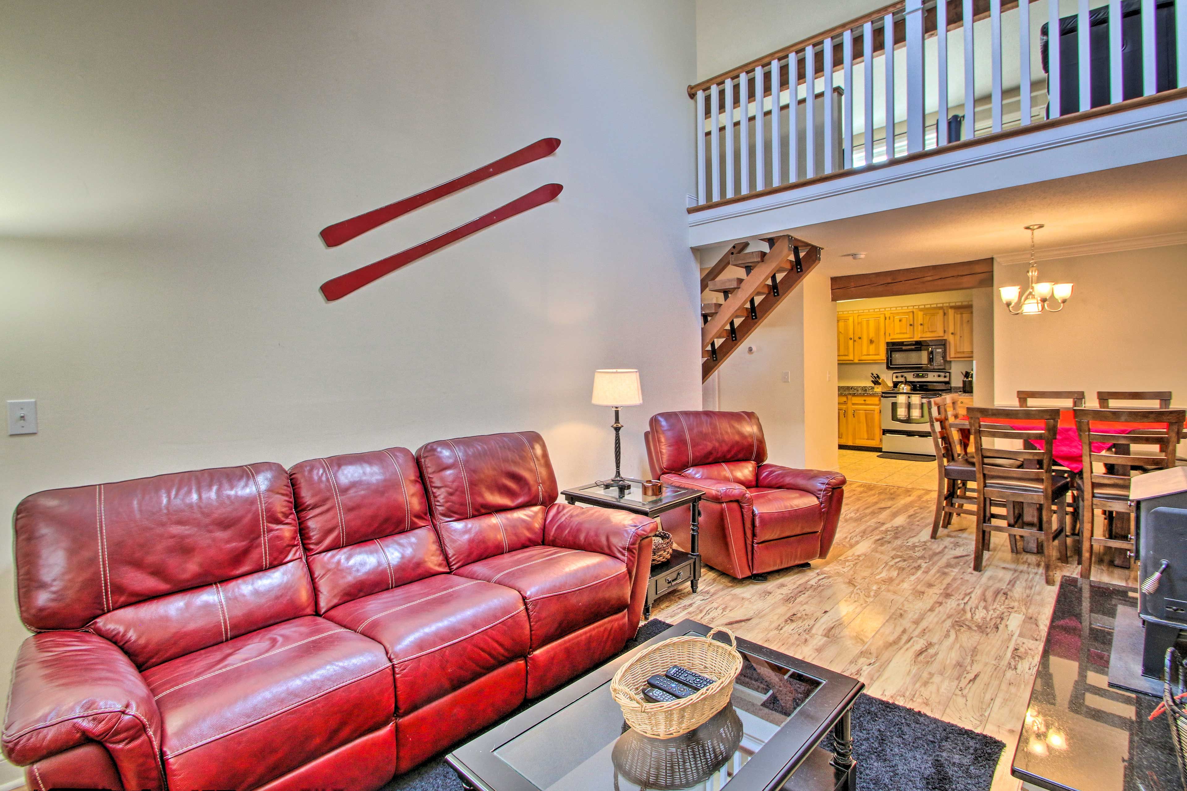 Living Room | Main Floor | Smart TV w/ Cable