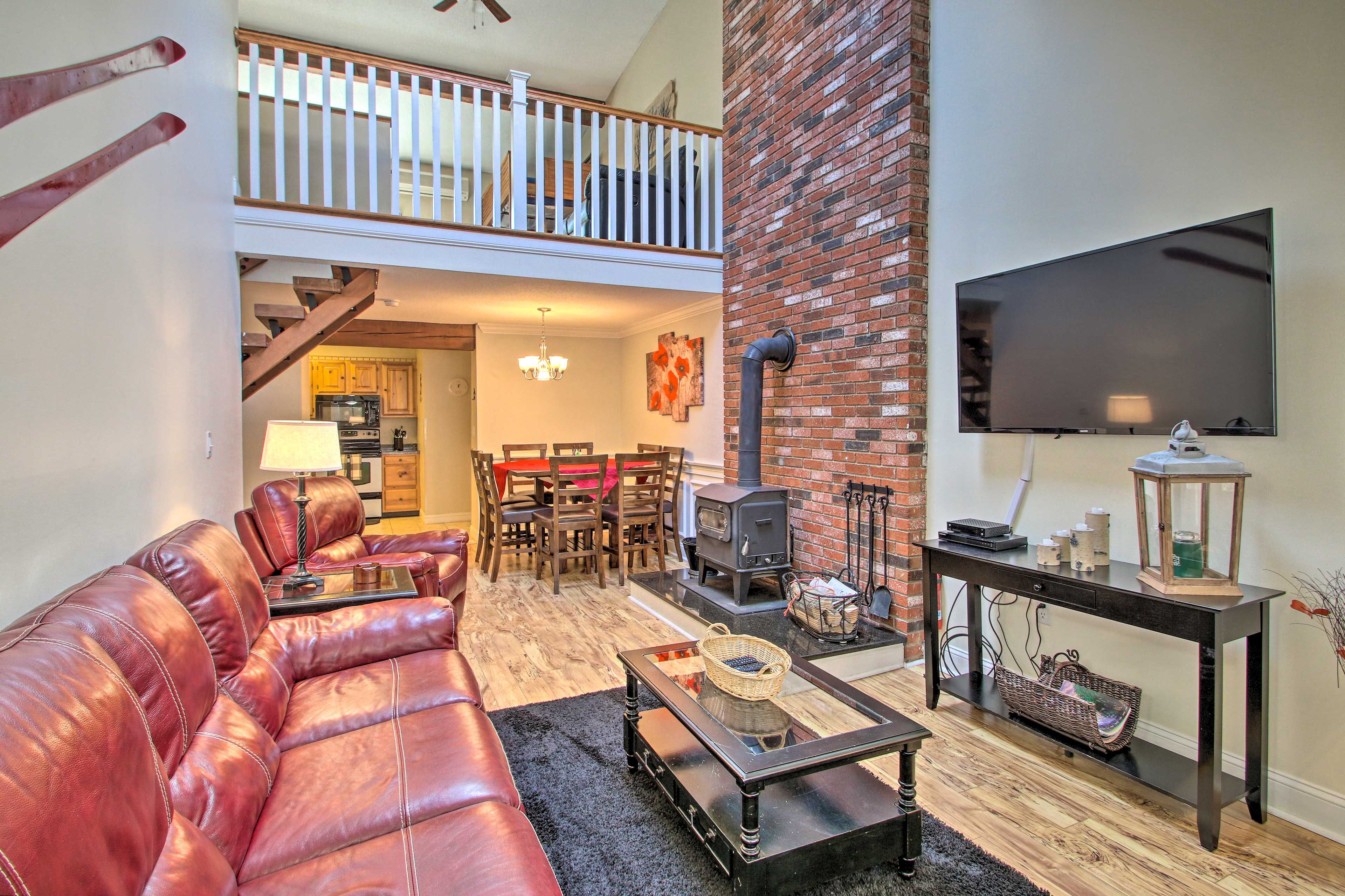 Bartlett Vacation Rental | 2-Story Condo | 2BR | 2BA | 1,145 Sq Ft