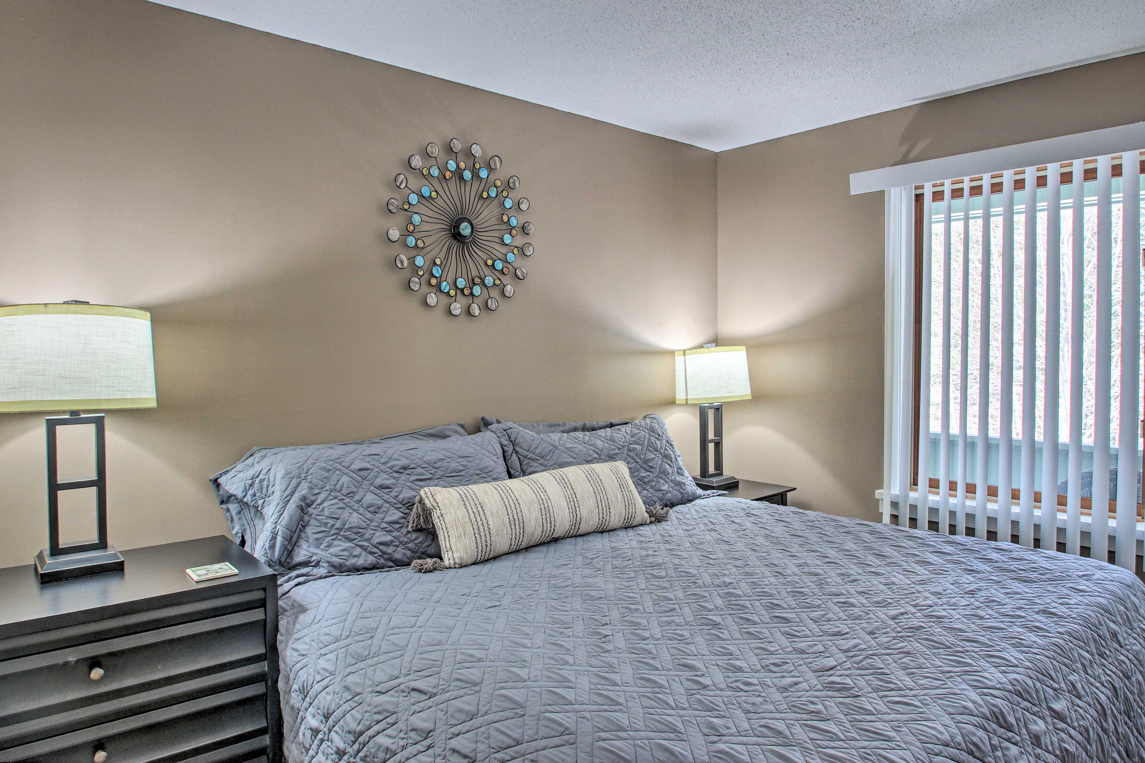 Bedroom 2 | Main Floor | King Bed