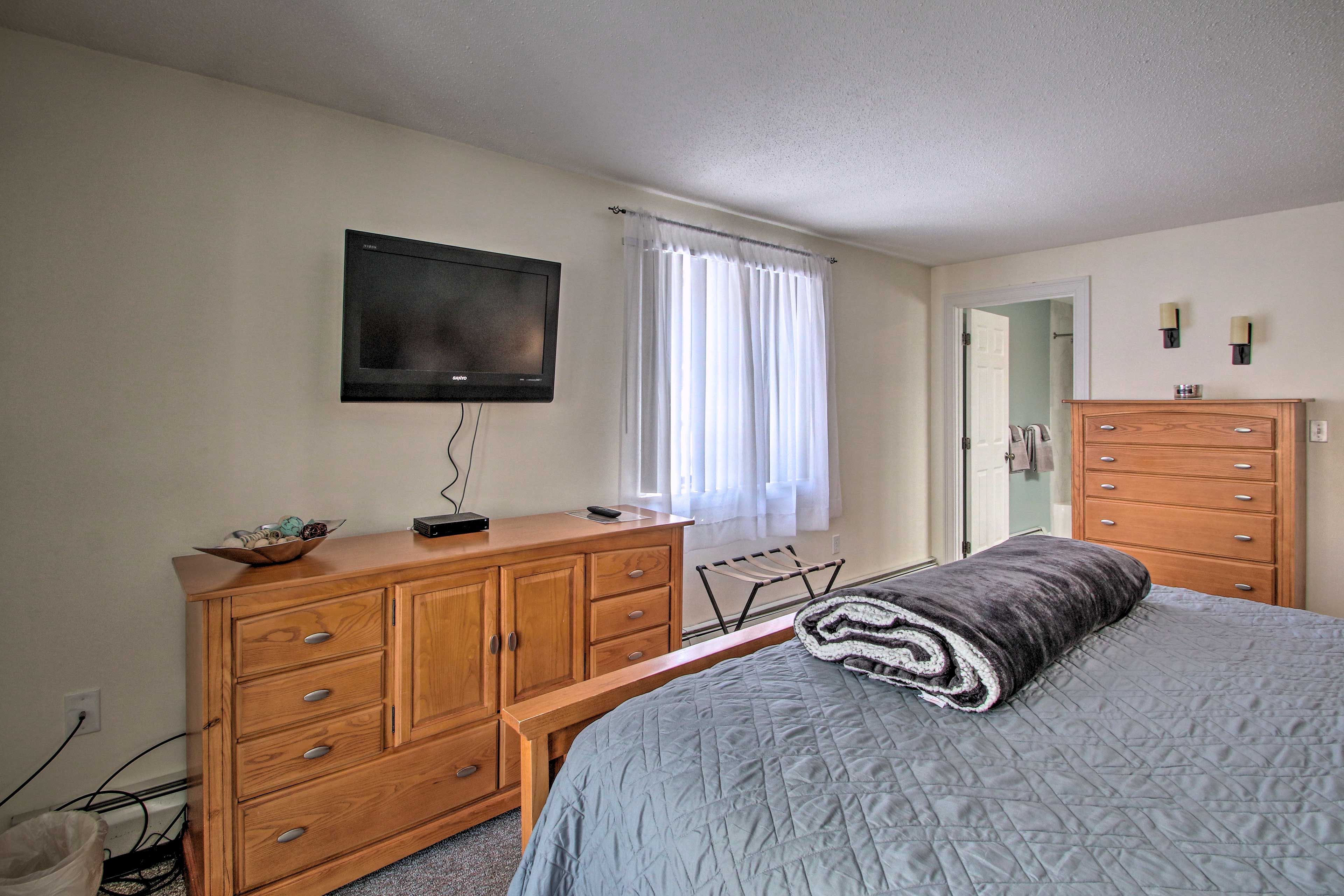 Bedroom 1 | Linens Provided
