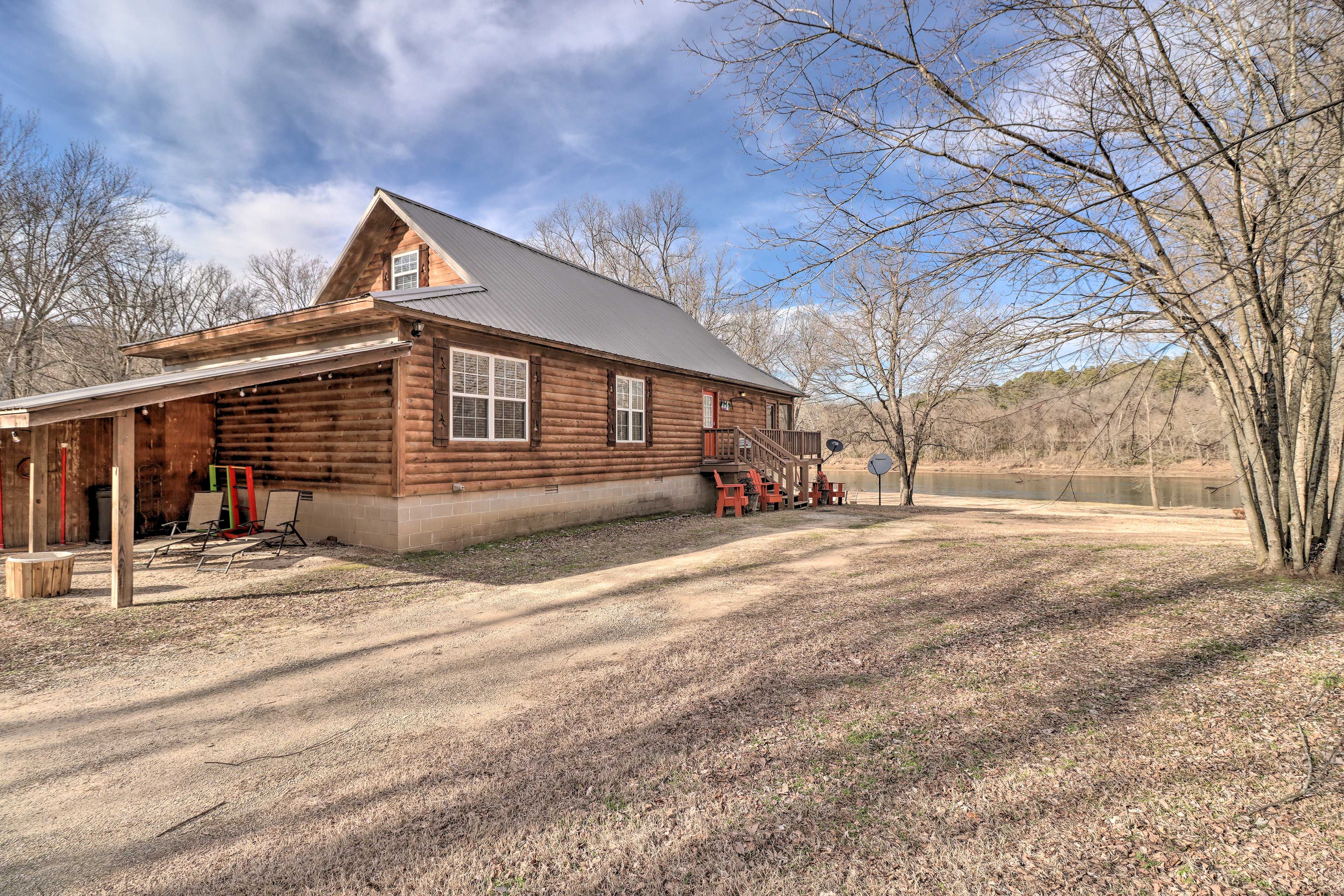 Private Lot | Driveway (2 Vehicles)