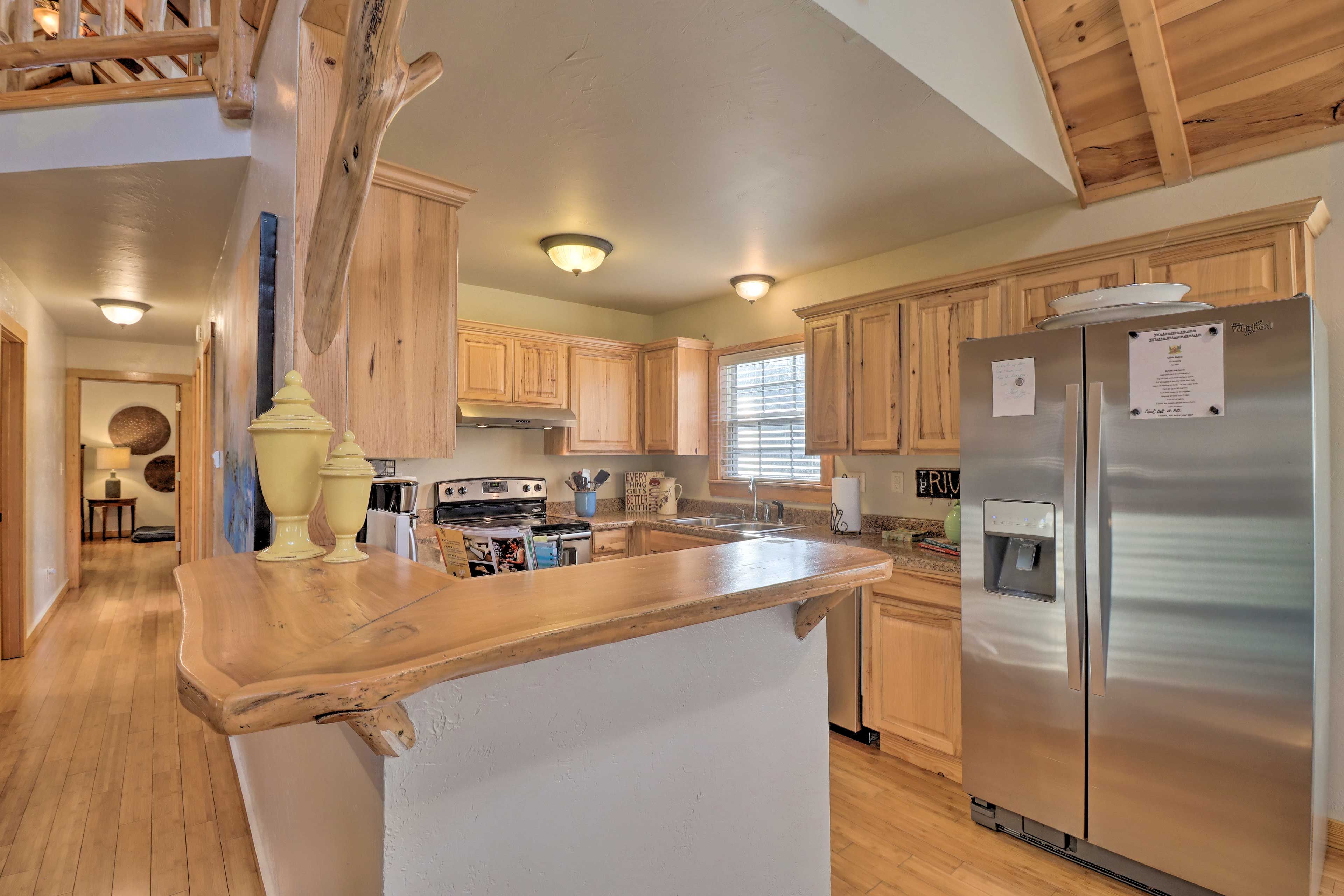 Fully Equipped Kitchen | Stainless Steel Appliances | Coffee Maker | Crock-Pot