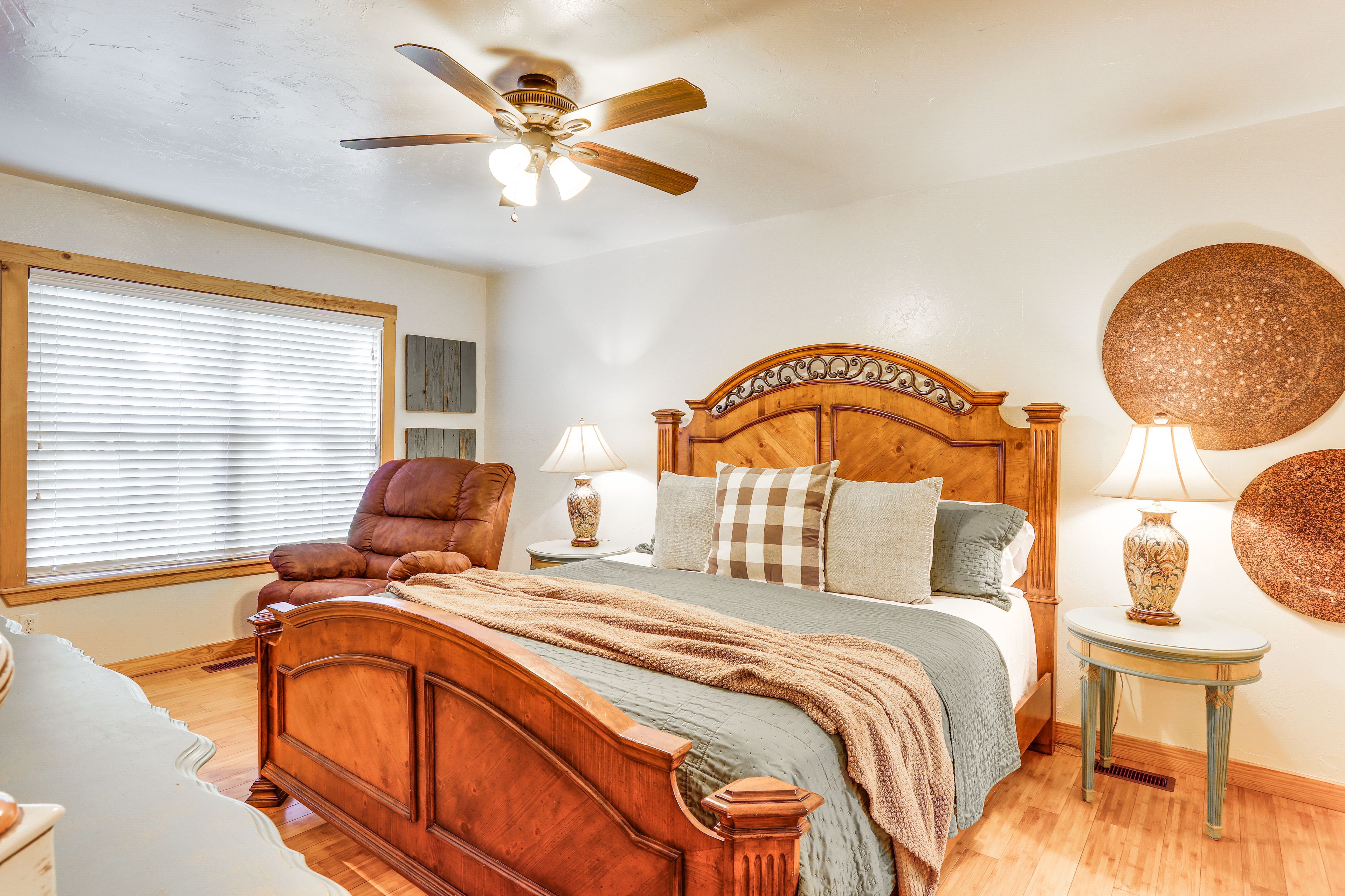 Bedroom 4 | King Bed | 2nd Floor