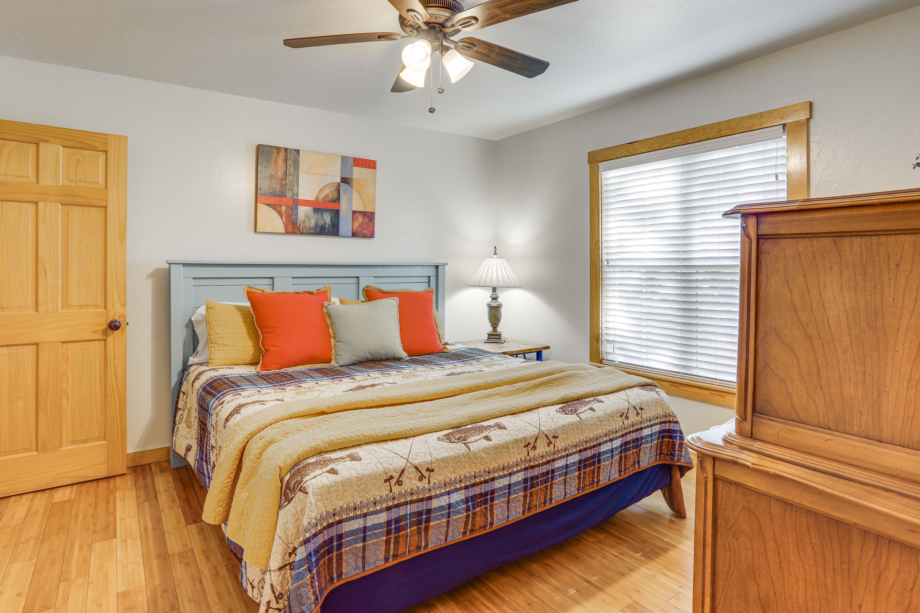 Bedroom 2 | King Bed | 1st Floor