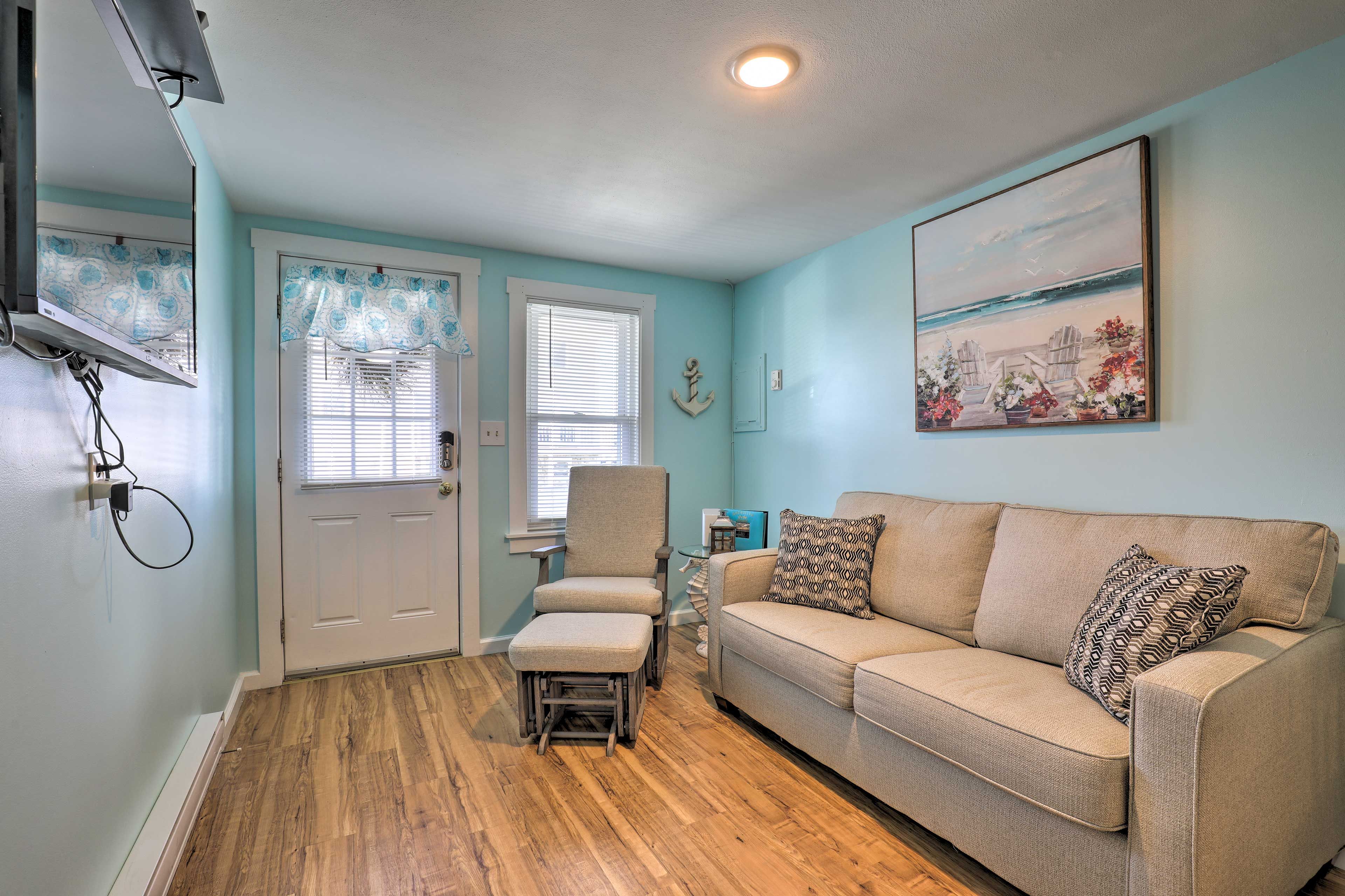 Living Room | 1st Floor | Smart TV