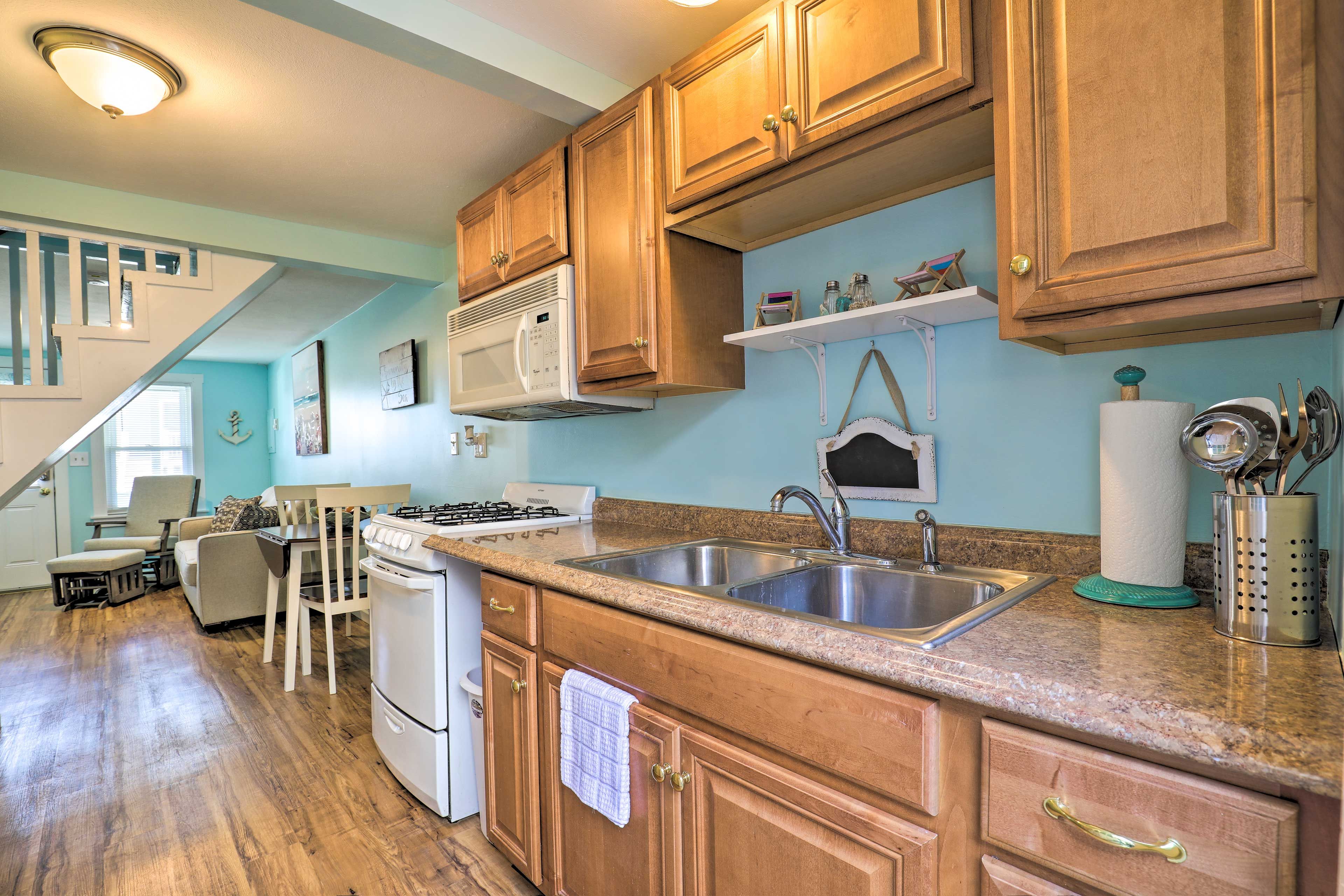 Kitchen | Trash Bags & Paper Towels Provided