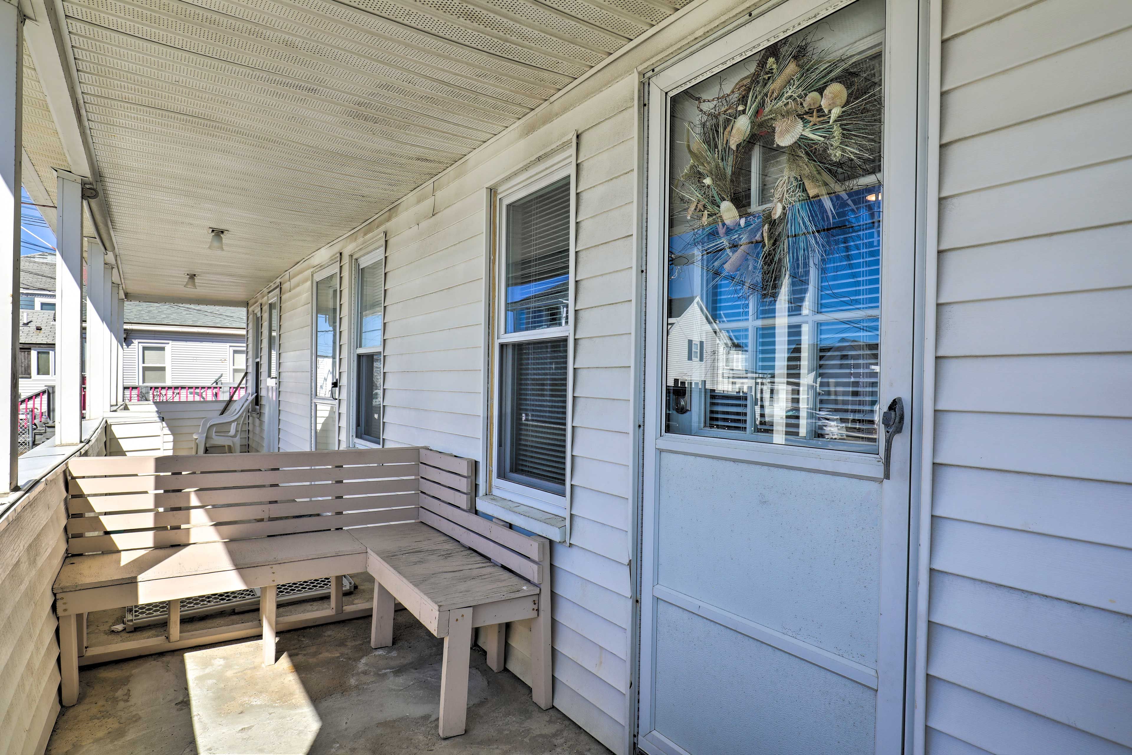 Covered Porch | Steps Required